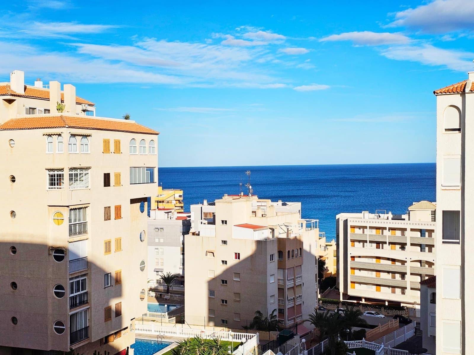 2 soverom Leilighet til salgs i Arenales del Sol med svømmebasseng garasje - € 278 000 (Ref: 9382982)