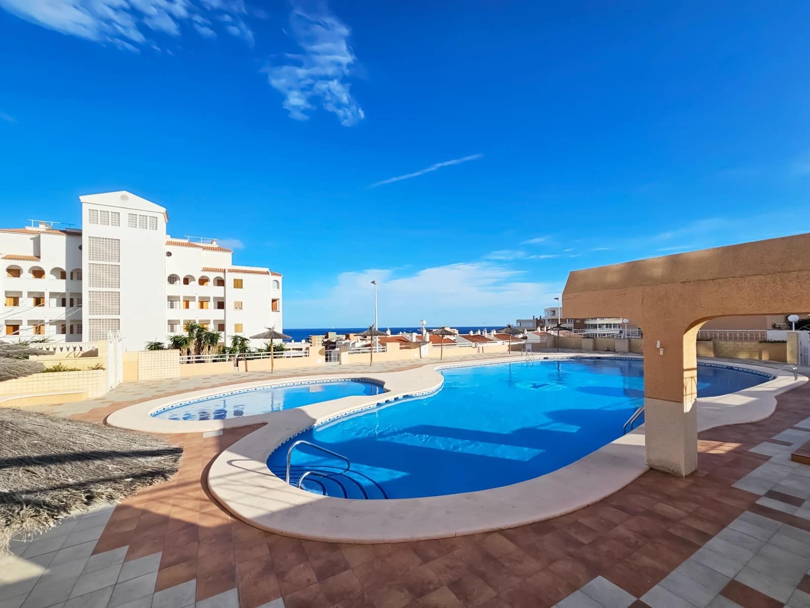 2 soverom Leilighet til salgs i Arenales del Sol med svømmebasseng garasje - € 278 000 (Ref: 9382982)