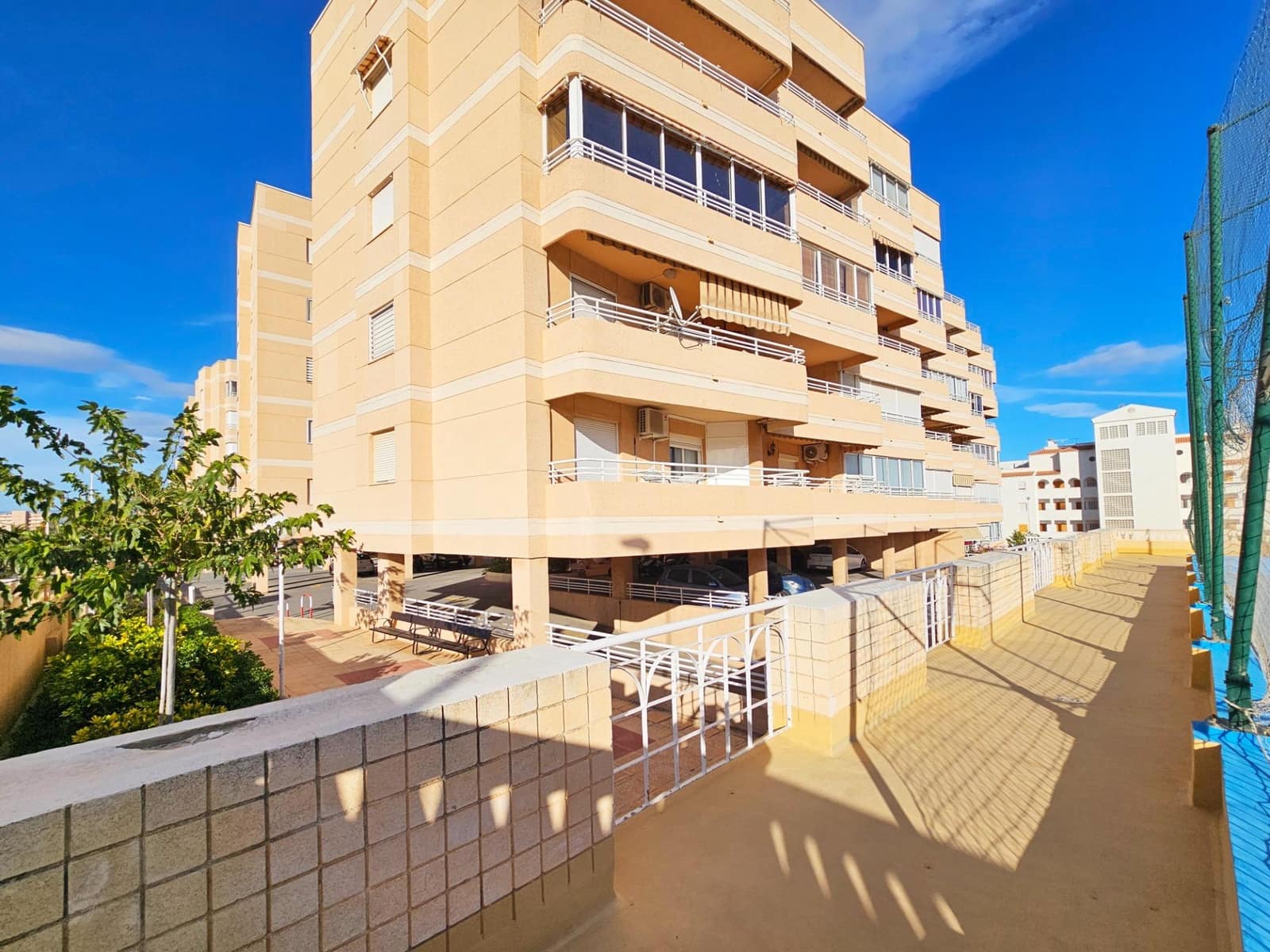 2 bedroom Apartment for sale in Arenales del Sol with pool garage - € 259,900 (Ref: 9382982)