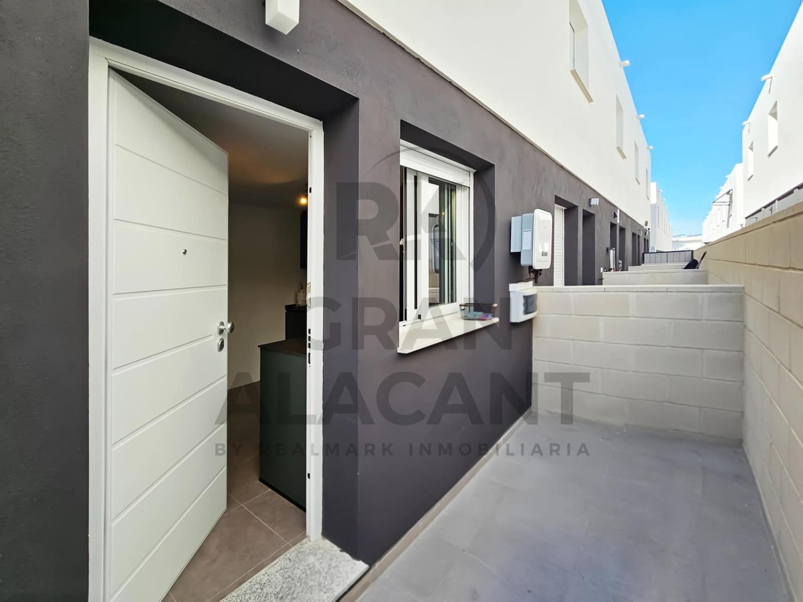 2 bedroom Apartment for sale in Gran Alacant with pool - € 329,000 (Ref: 9415986)