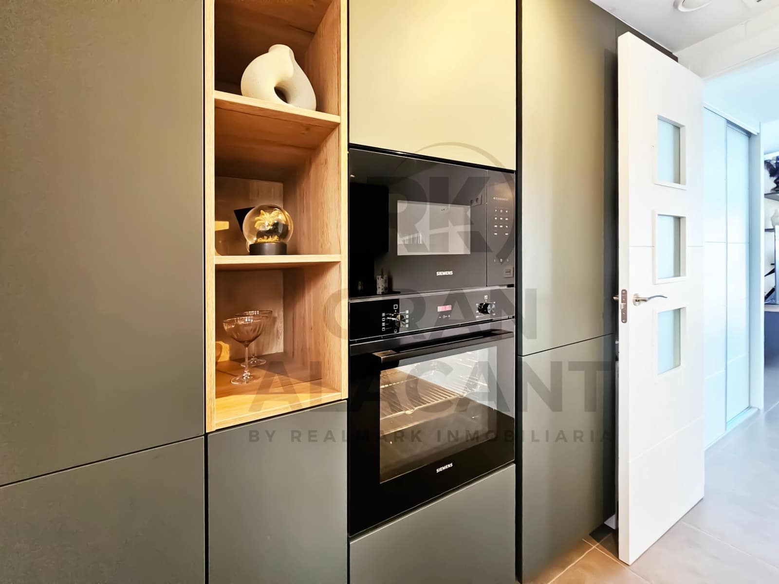 2 bedroom Apartment for sale in Gran Alacant with pool - € 329,000 (Ref: 9415986)