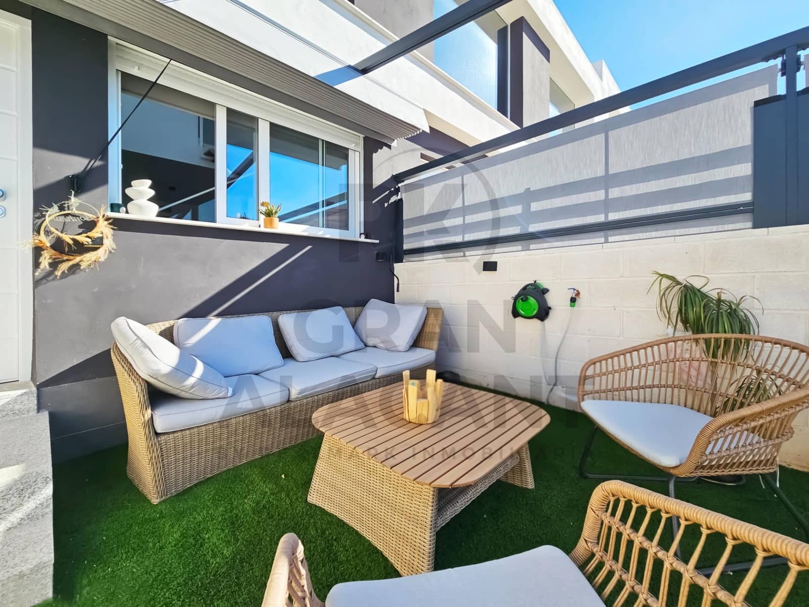 2 bedroom Apartment for sale in Gran Alacant with pool - € 329,000 (Ref: 9415986)