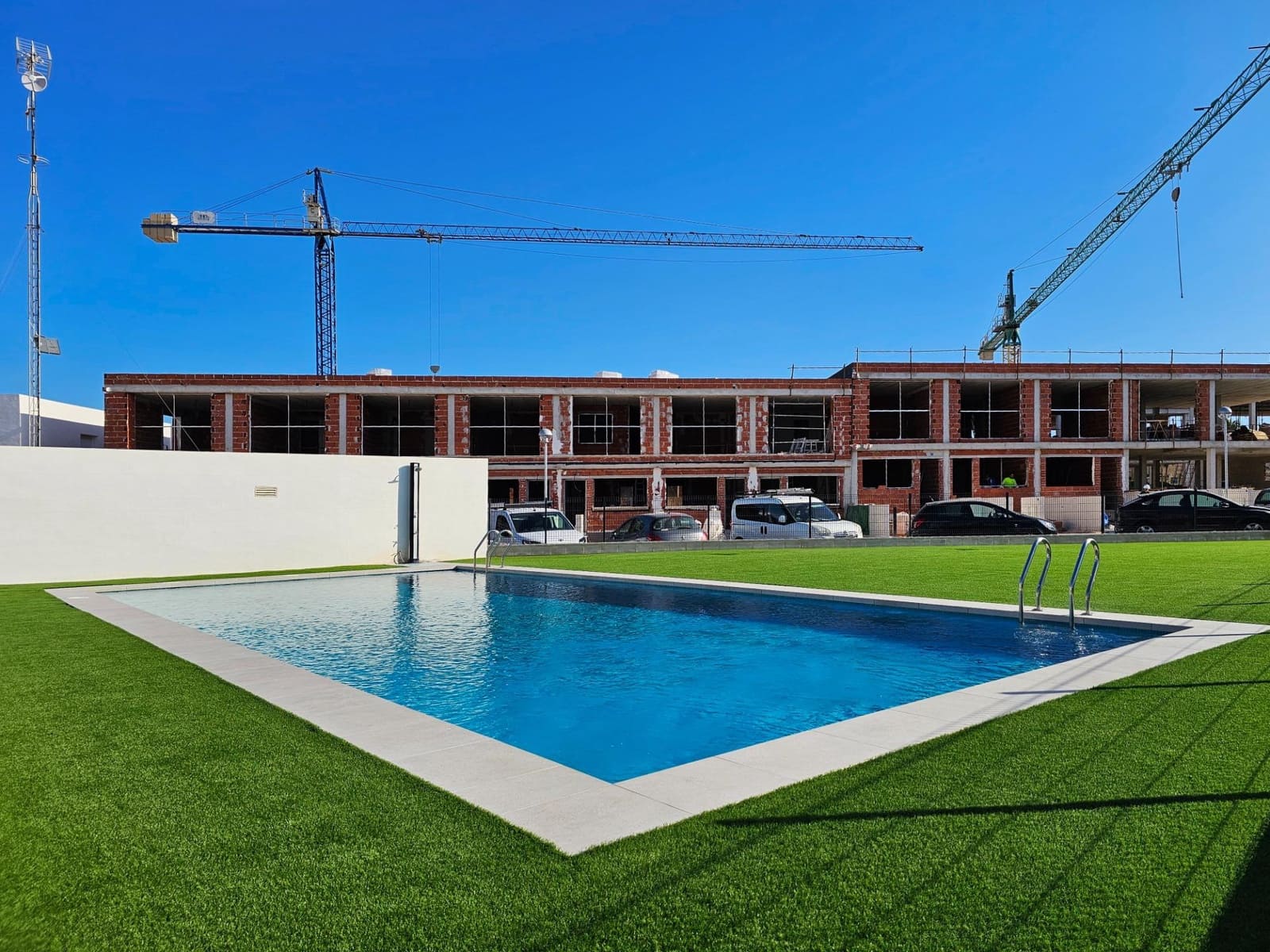 2 bedroom Apartment for sale in Gran Alacant with pool - € 329,000 (Ref: 9415986)