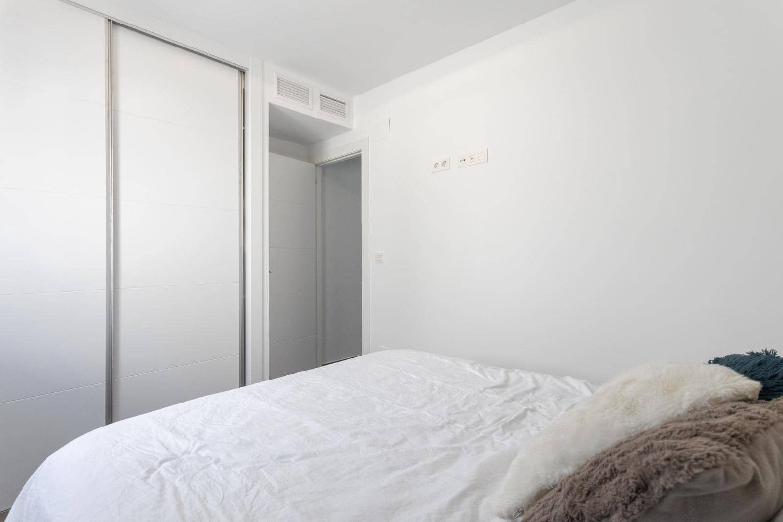 2 soverom Leilighet til salgs i Gran Alacant med svømmebasseng - € 329 000 (Ref: 9415986)