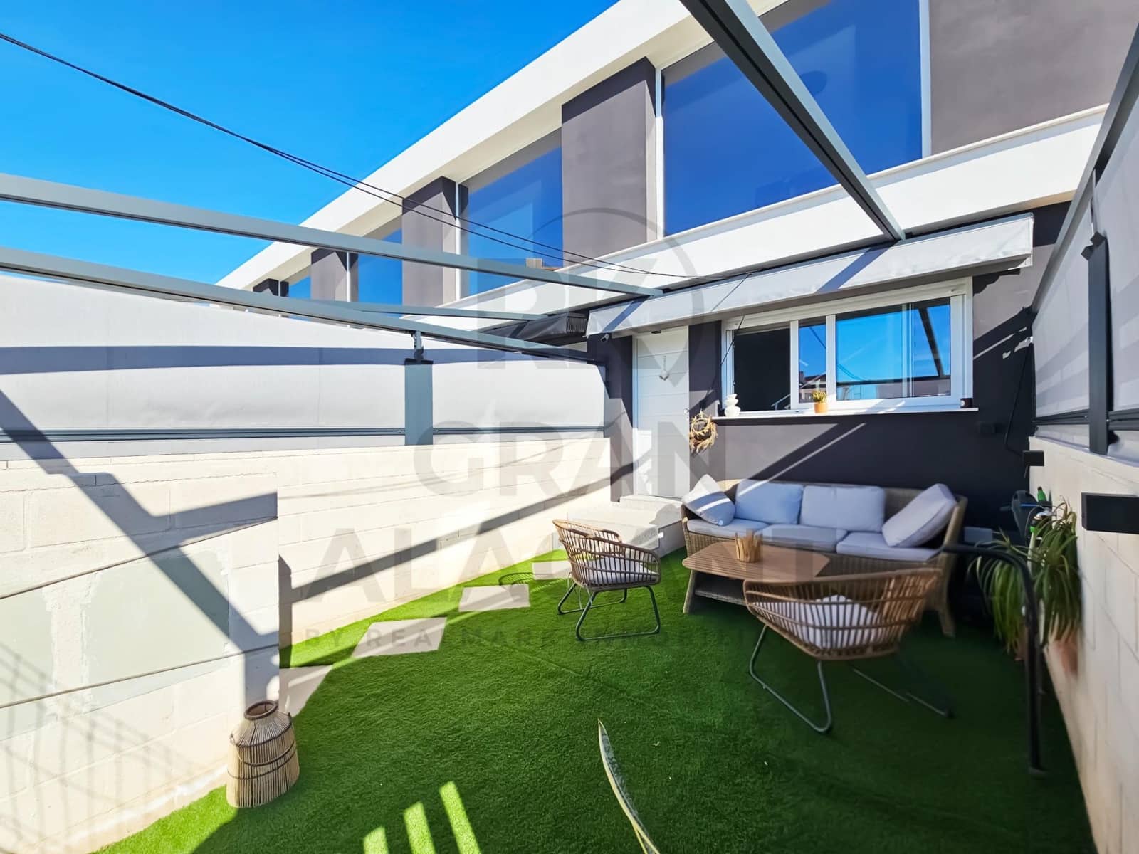 2 soverom Leilighet til salgs i Gran Alacant med svømmebasseng - € 329 000 (Ref: 9415986)