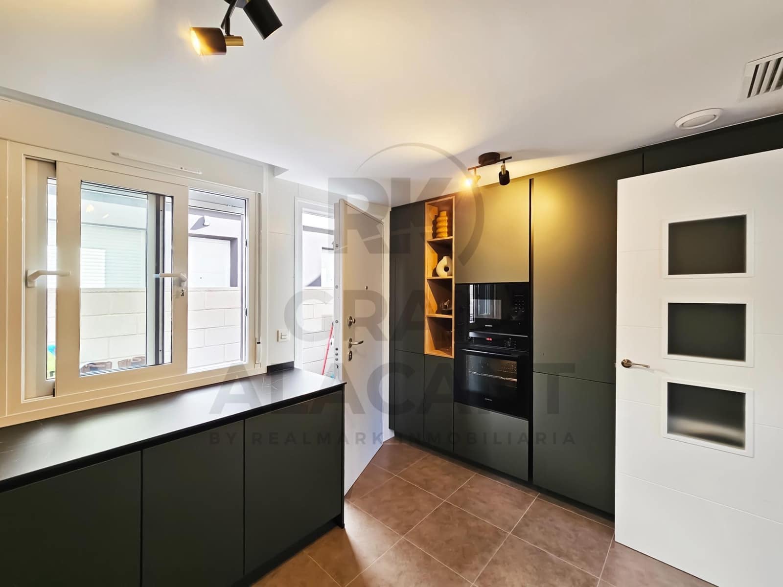 2 soverom Leilighet til salgs i Gran Alacant med svømmebasseng - € 329 000 (Ref: 9415986)