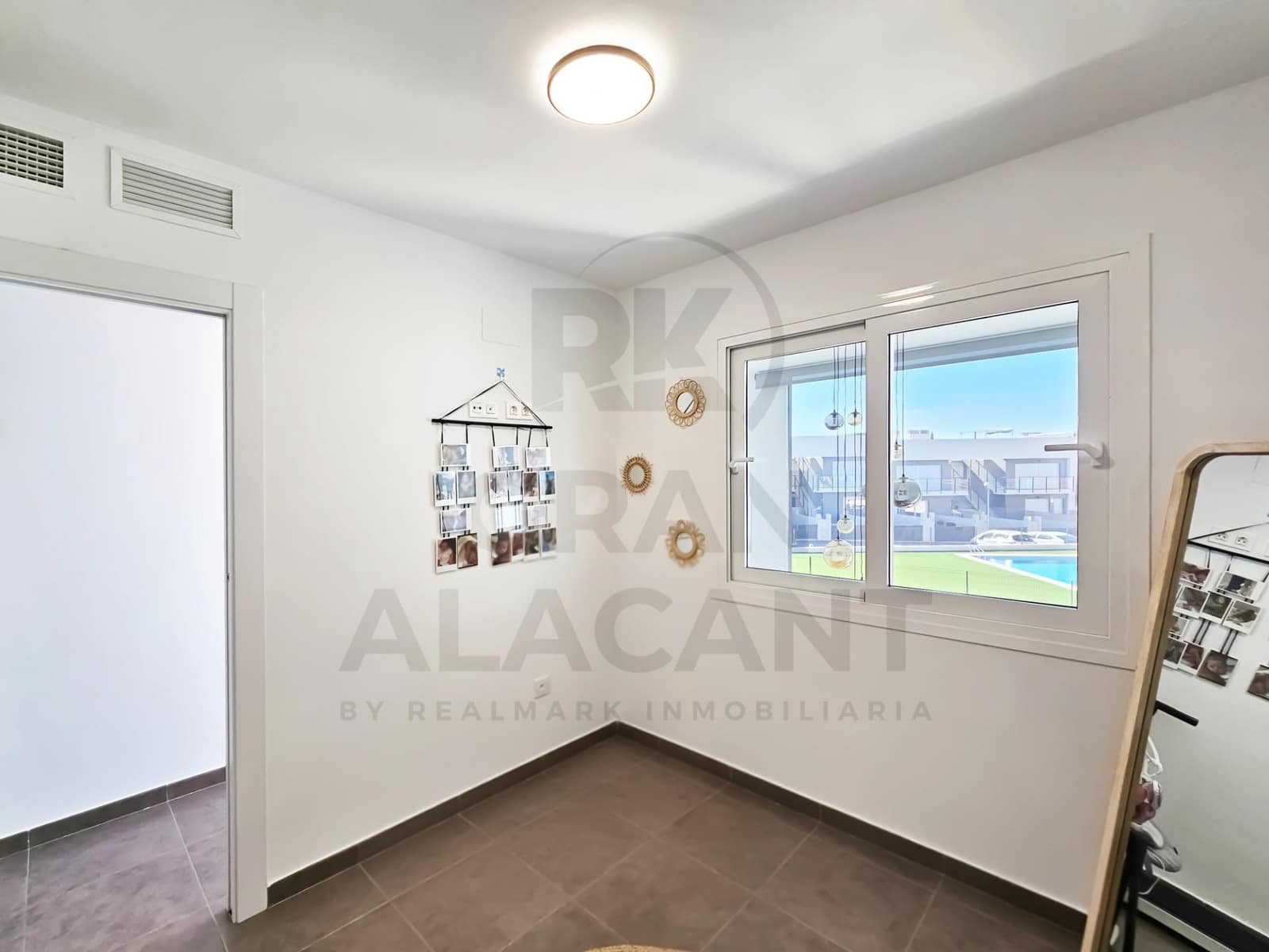 2 soverom Leilighet til salgs i Gran Alacant med svømmebasseng - € 329 000 (Ref: 9415986)