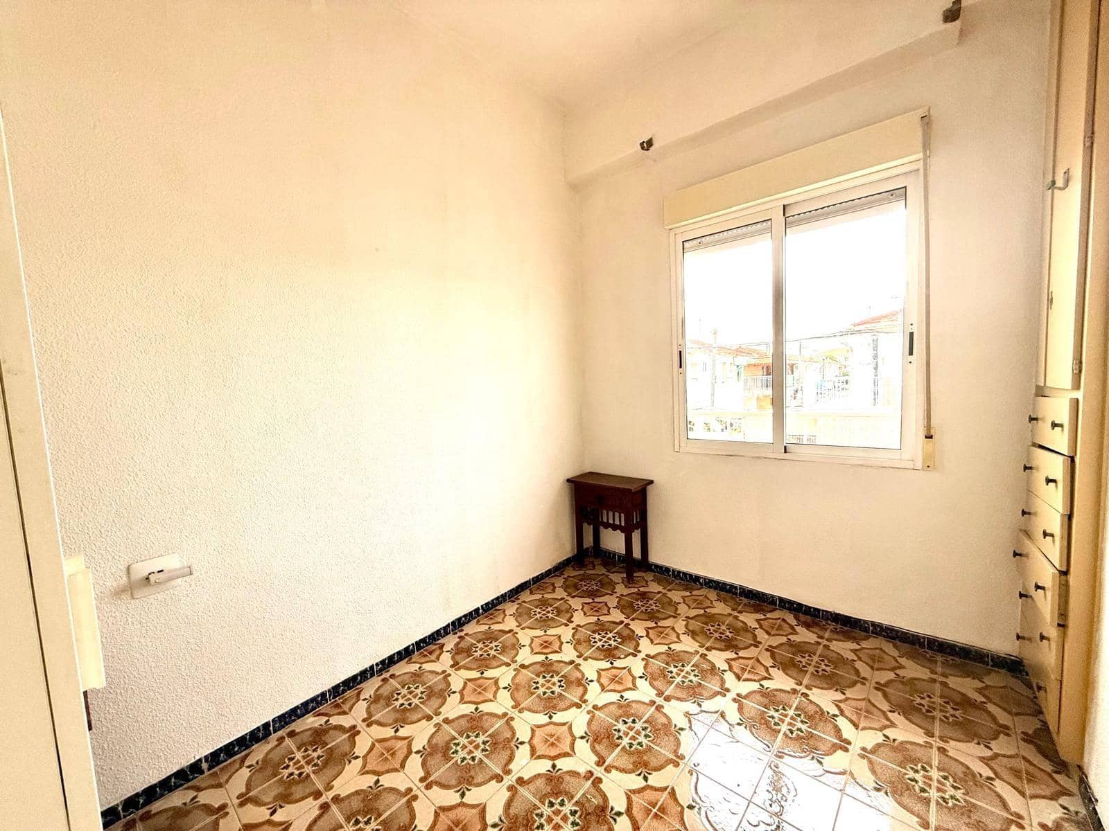 3 bedroom Apartment for sale in Santa Pola - € 139,000 (Ref: 9437142)