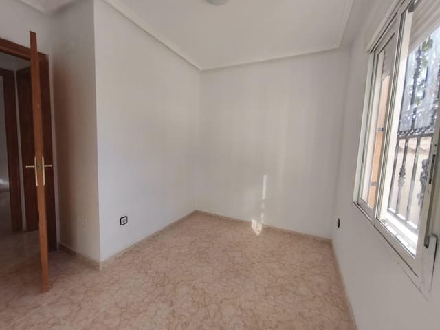 3 quarto Bungalow para venda em Orihuela com piscina - 230 000 € (Ref: 9446372)