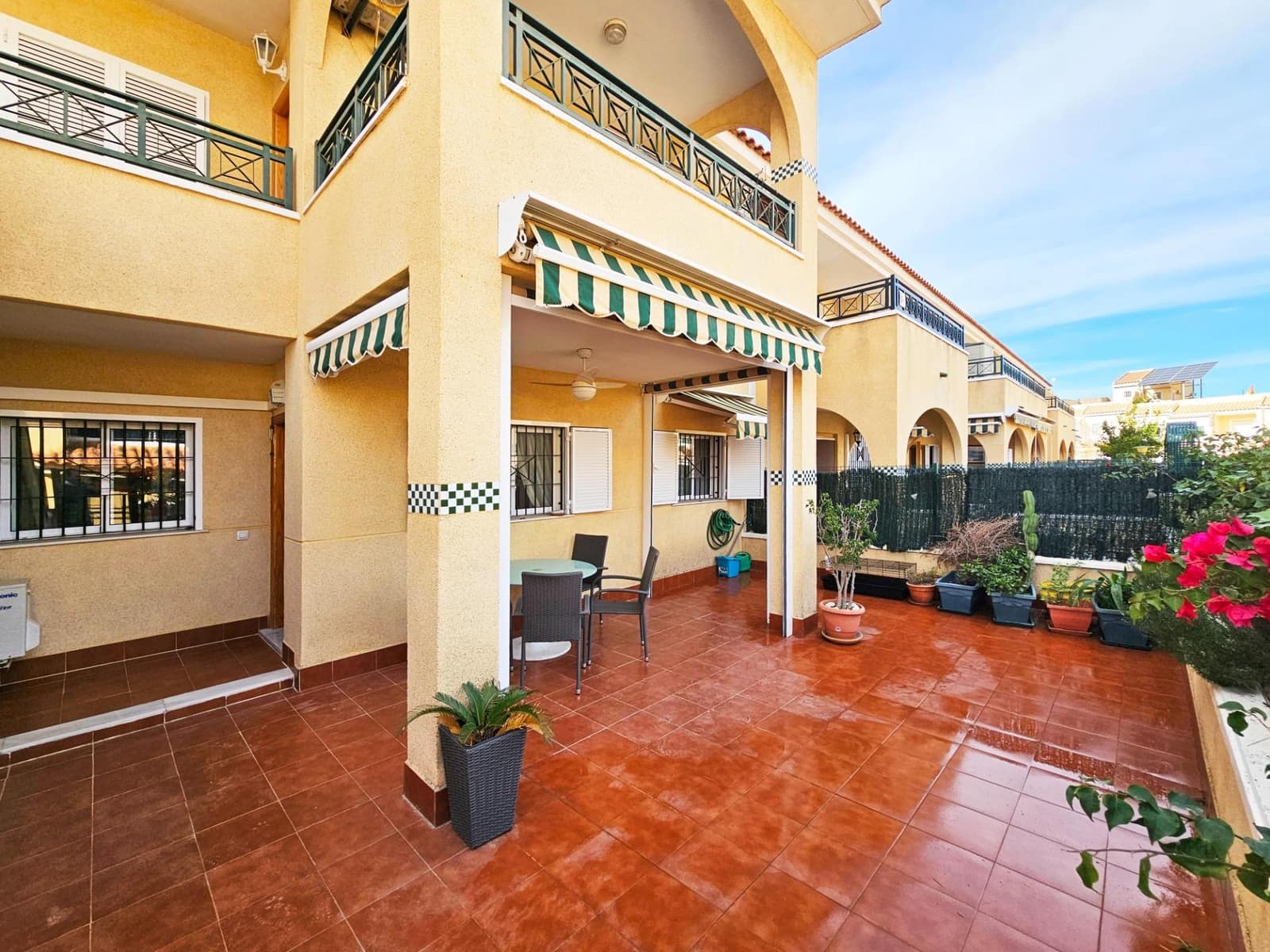 2 bedroom Apartment for sale in Gran Alacant with pool - € 220,000 (Ref: 9446373)