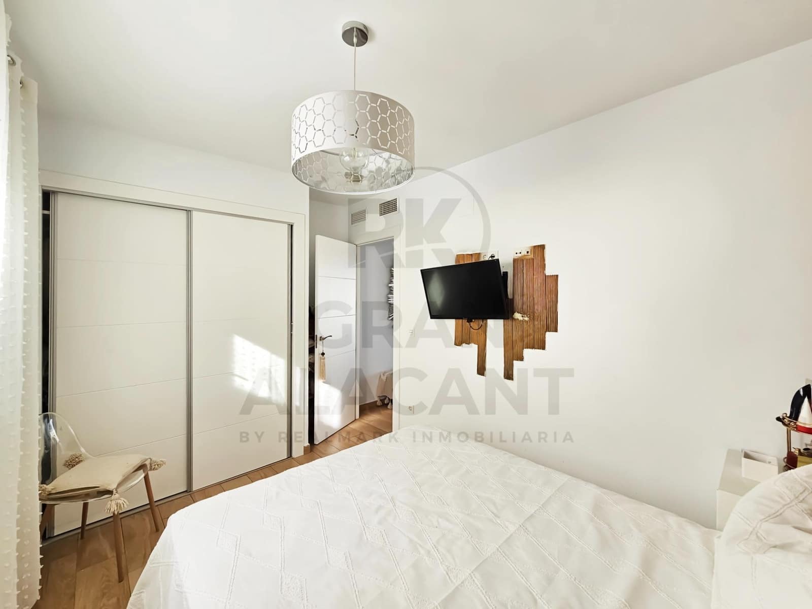 Bungalow de 5 habitaciones en Gran Alacant en venta con piscina - 300.000 € (Ref: 9462399)