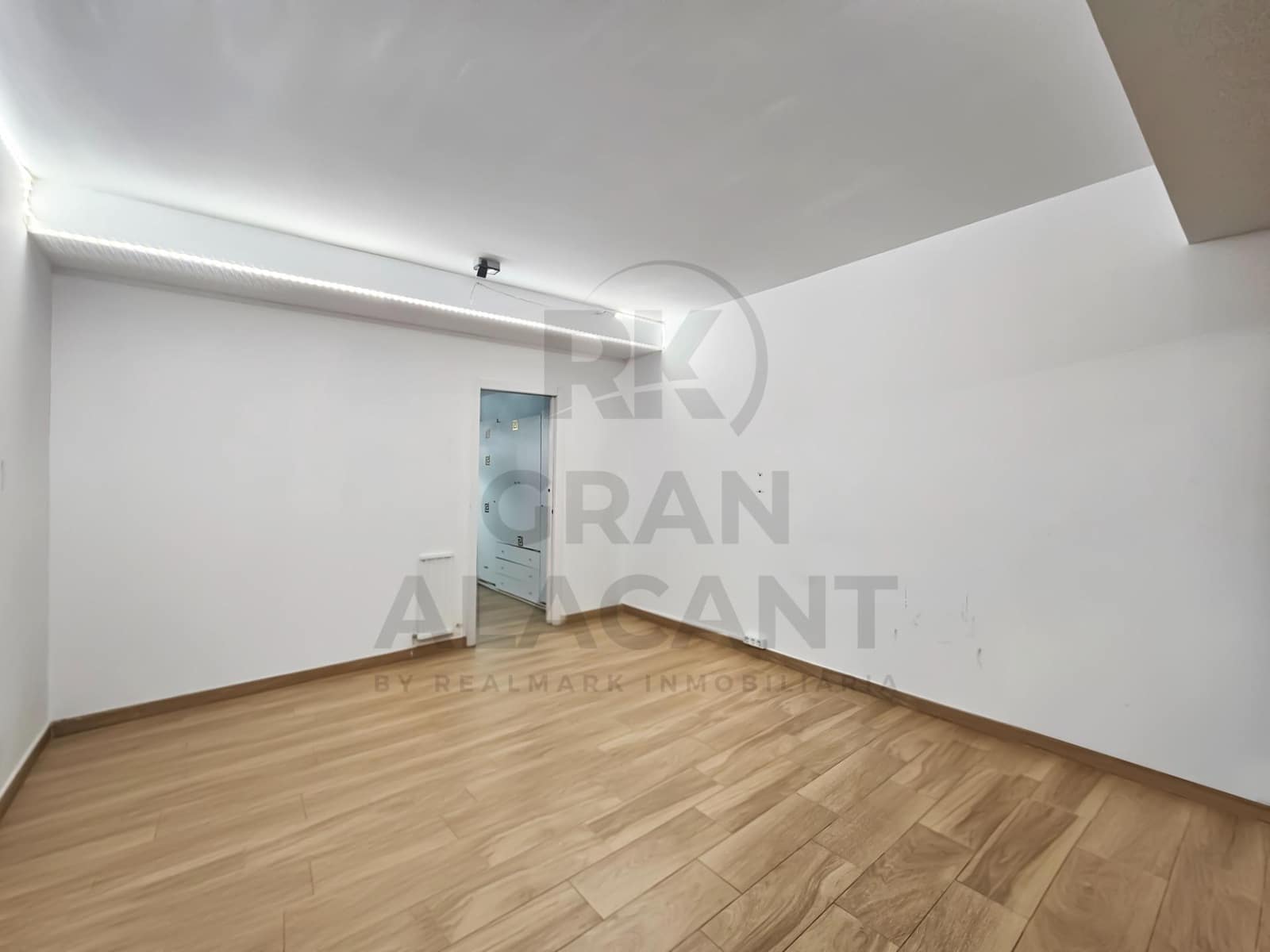 Bungalow de 5 habitaciones en Gran Alacant en venta con piscina - 300.000 € (Ref: 9462399)