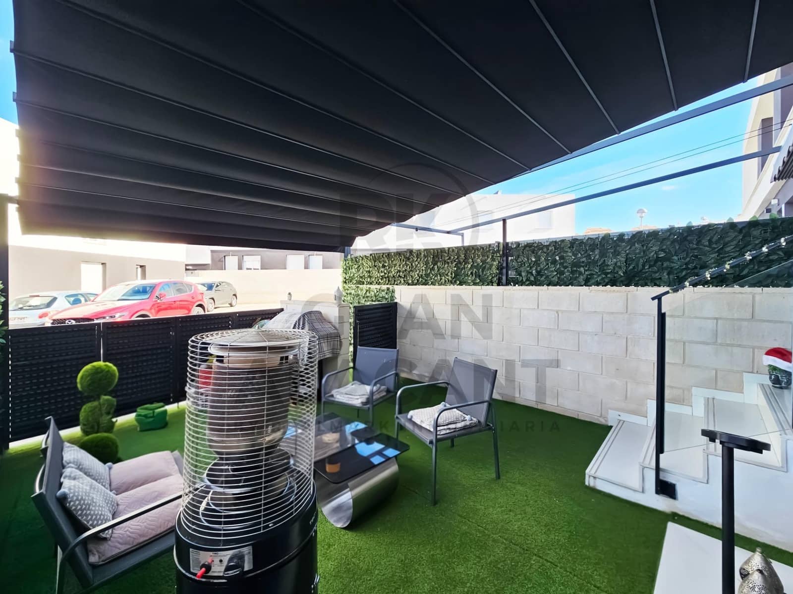 Bungalow de 5 habitaciones en Gran Alacant en venta con piscina - 300.000 € (Ref: 9462399)