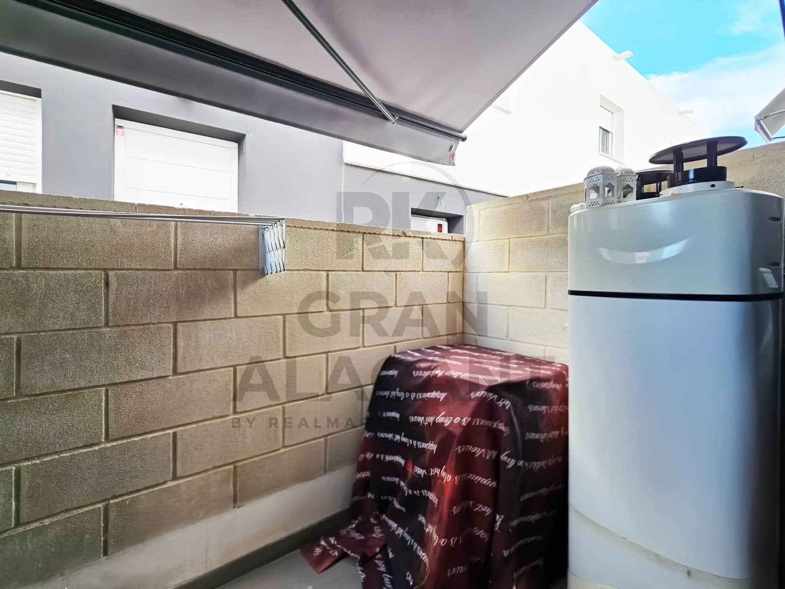 Bungalow de 5 habitaciones en Gran Alacant en venta con piscina - 300.000 € (Ref: 9462399)