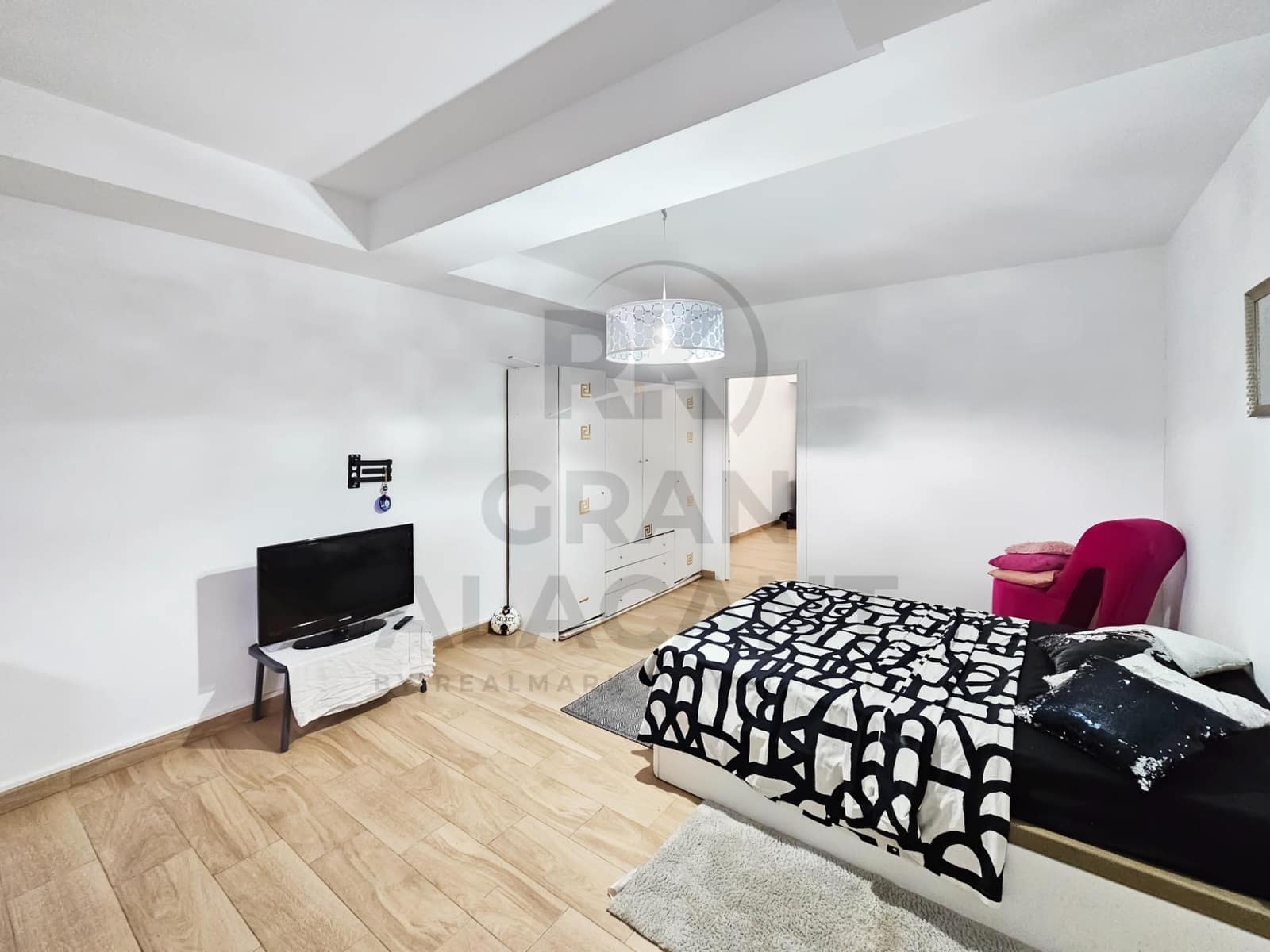 Bungalow de 5 habitaciones en Gran Alacant en venta con piscina - 300.000 € (Ref: 9462399)