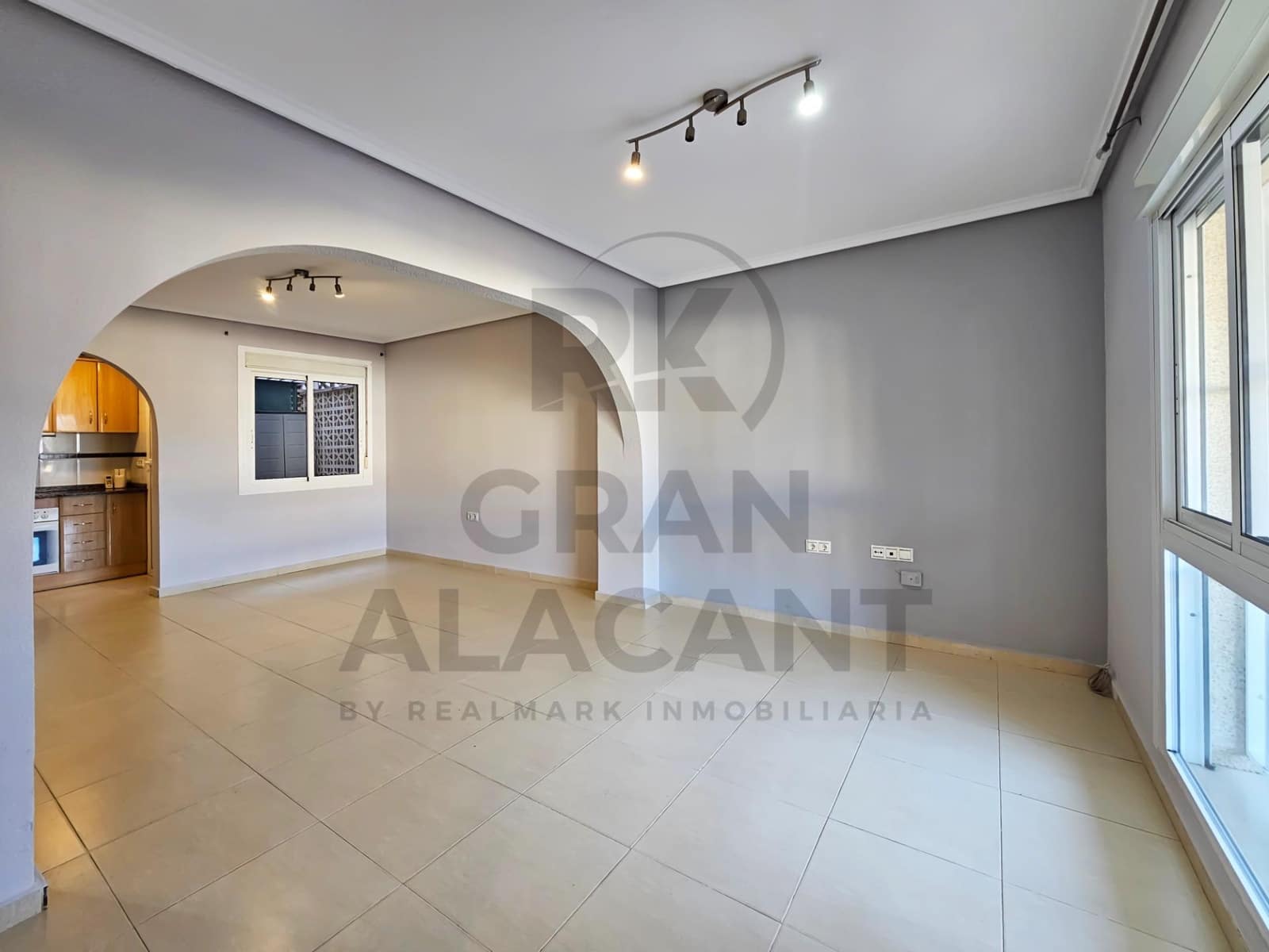 Bungalow de 3 habitaciones en Gran Alacant en venta con piscina - 268.000 € (Ref: 9518938)