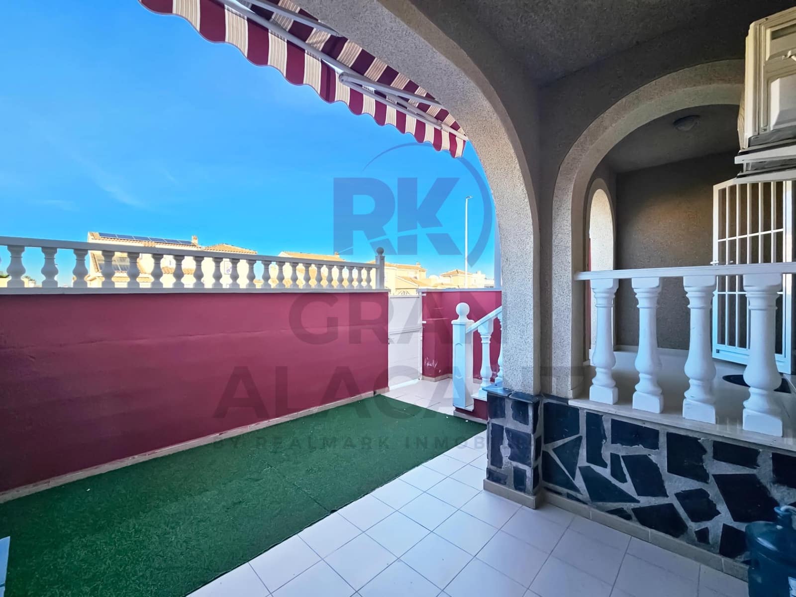 Bungalow de 3 habitaciones en Gran Alacant en venta con piscina - 268.000 € (Ref: 9518938)