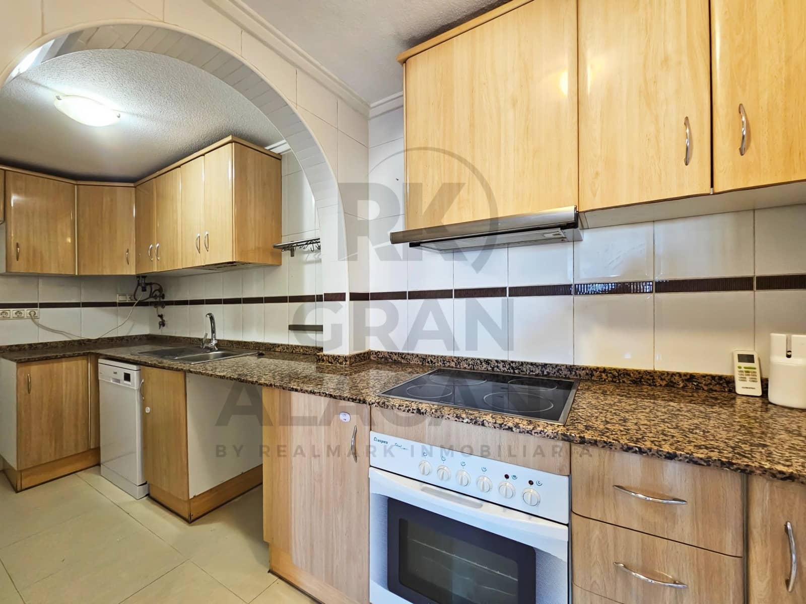 Bungalow de 3 habitaciones en Gran Alacant en venta con piscina - 268.000 € (Ref: 9518938)