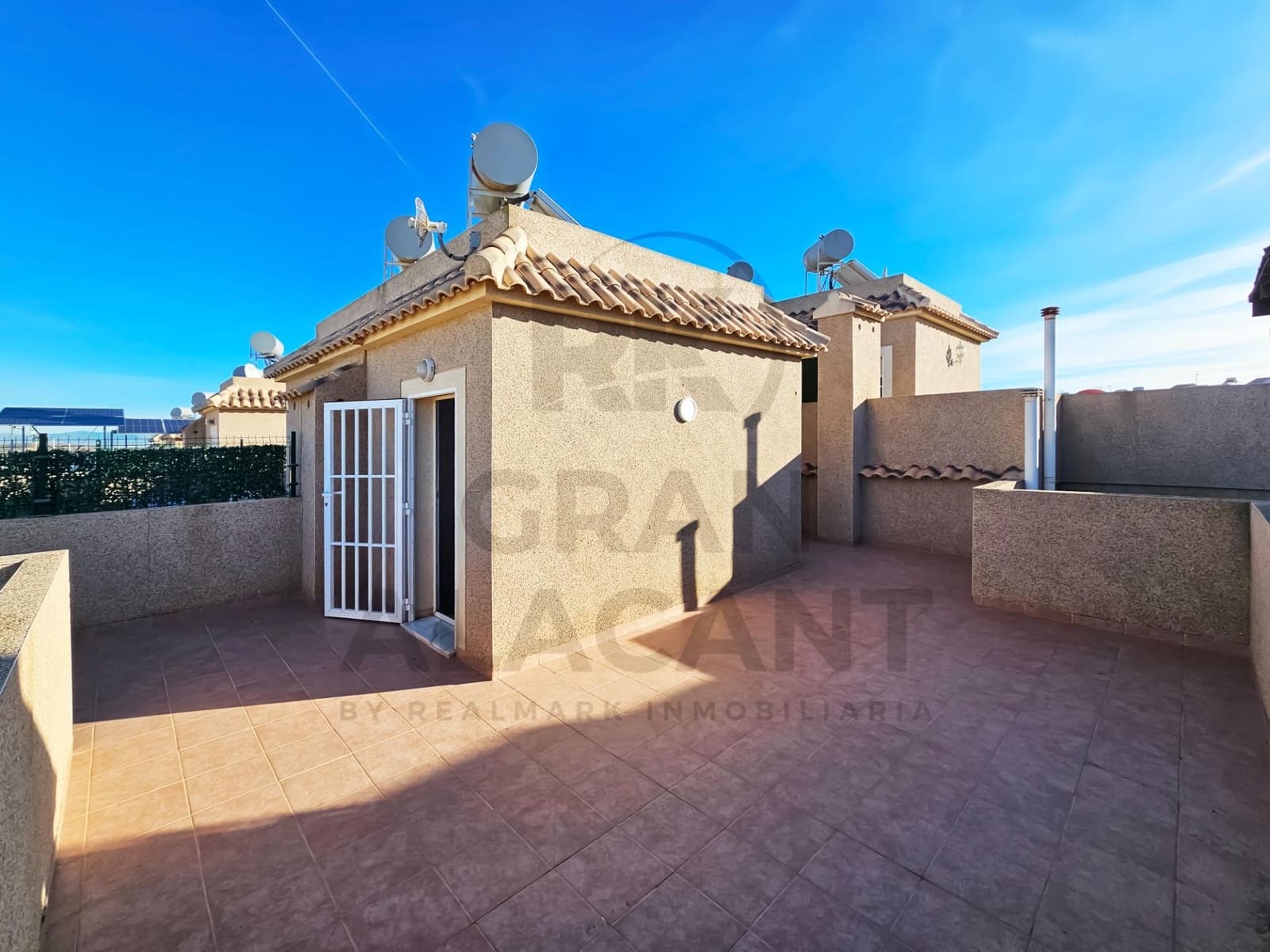 Bungalow de 3 habitaciones en Gran Alacant en venta con piscina - 268.000 € (Ref: 9518938)