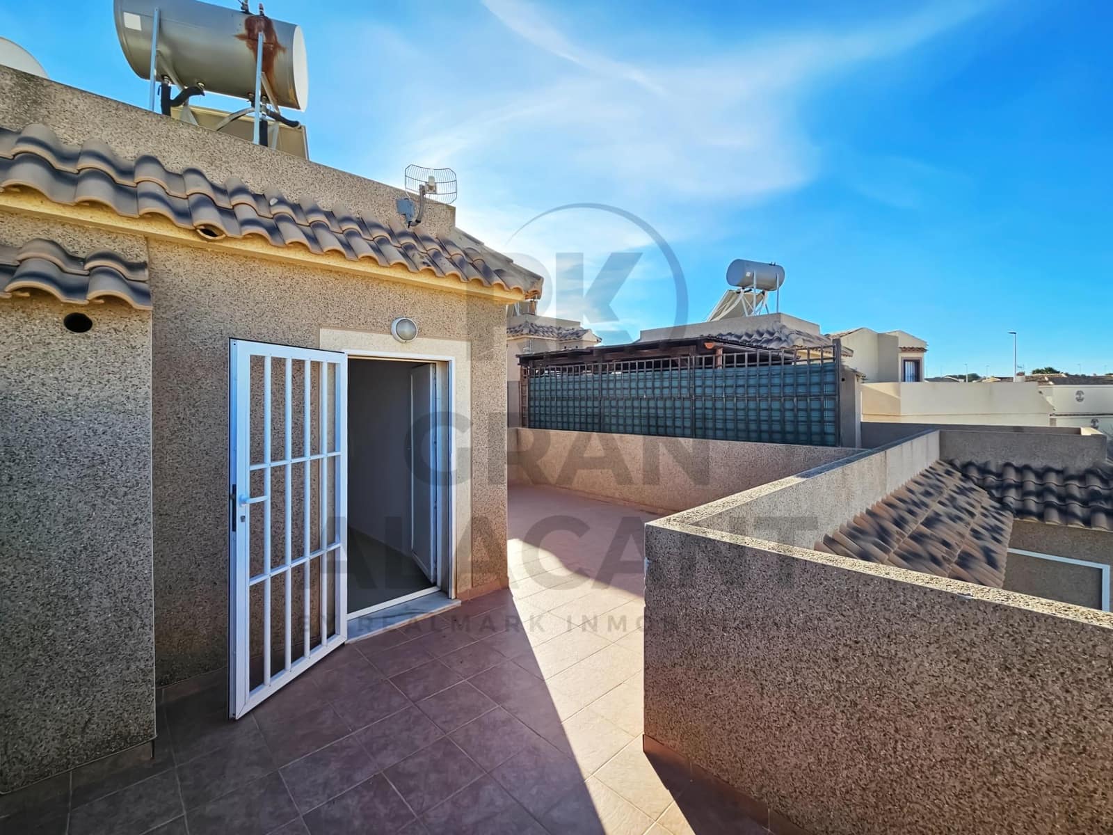 Bungalow de 3 habitaciones en Gran Alacant en venta con piscina - 268.000 € (Ref: 9518938)