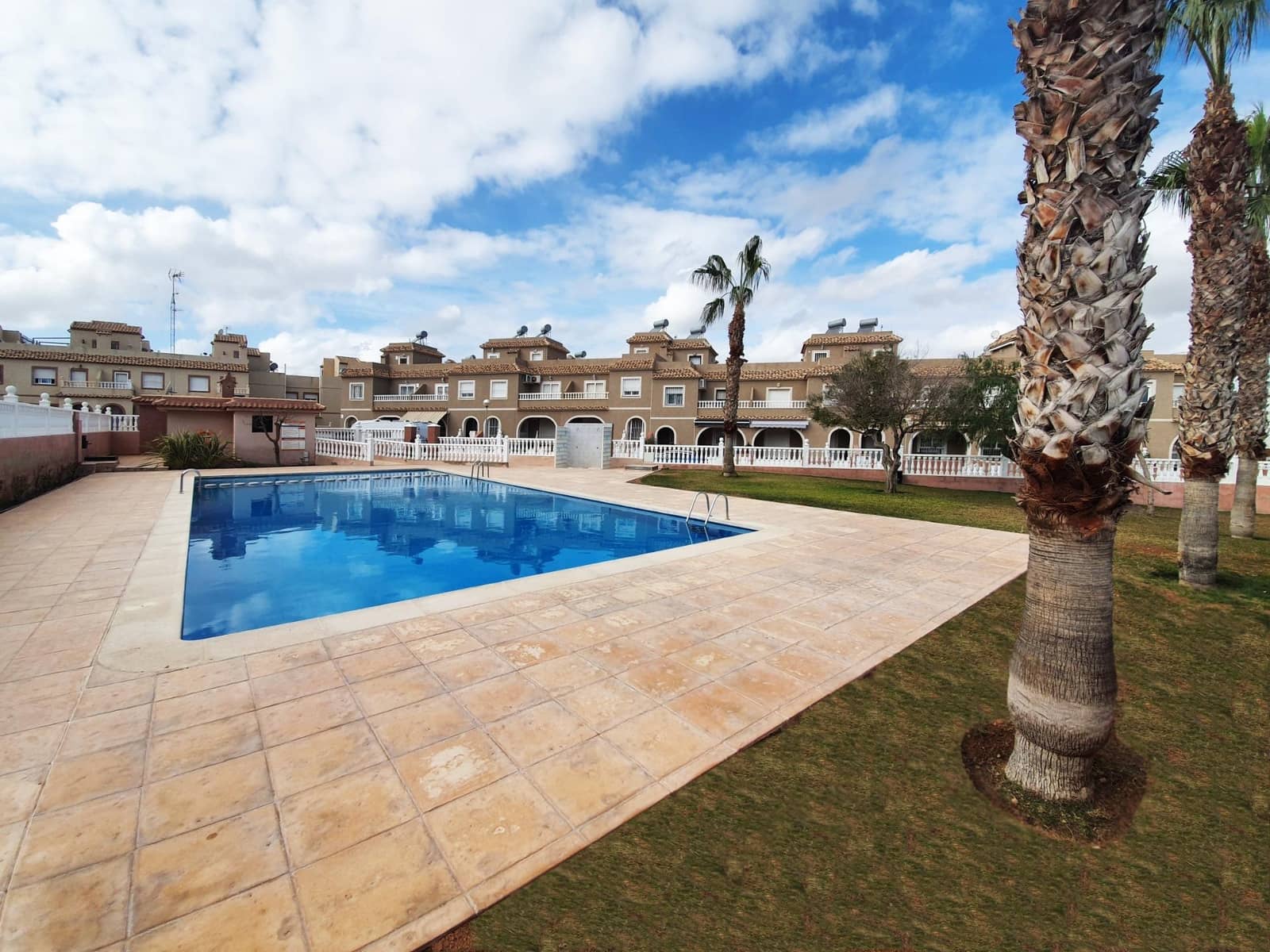 Bungalow de 3 habitaciones en Gran Alacant en venta con piscina - 268.000 € (Ref: 9518938)