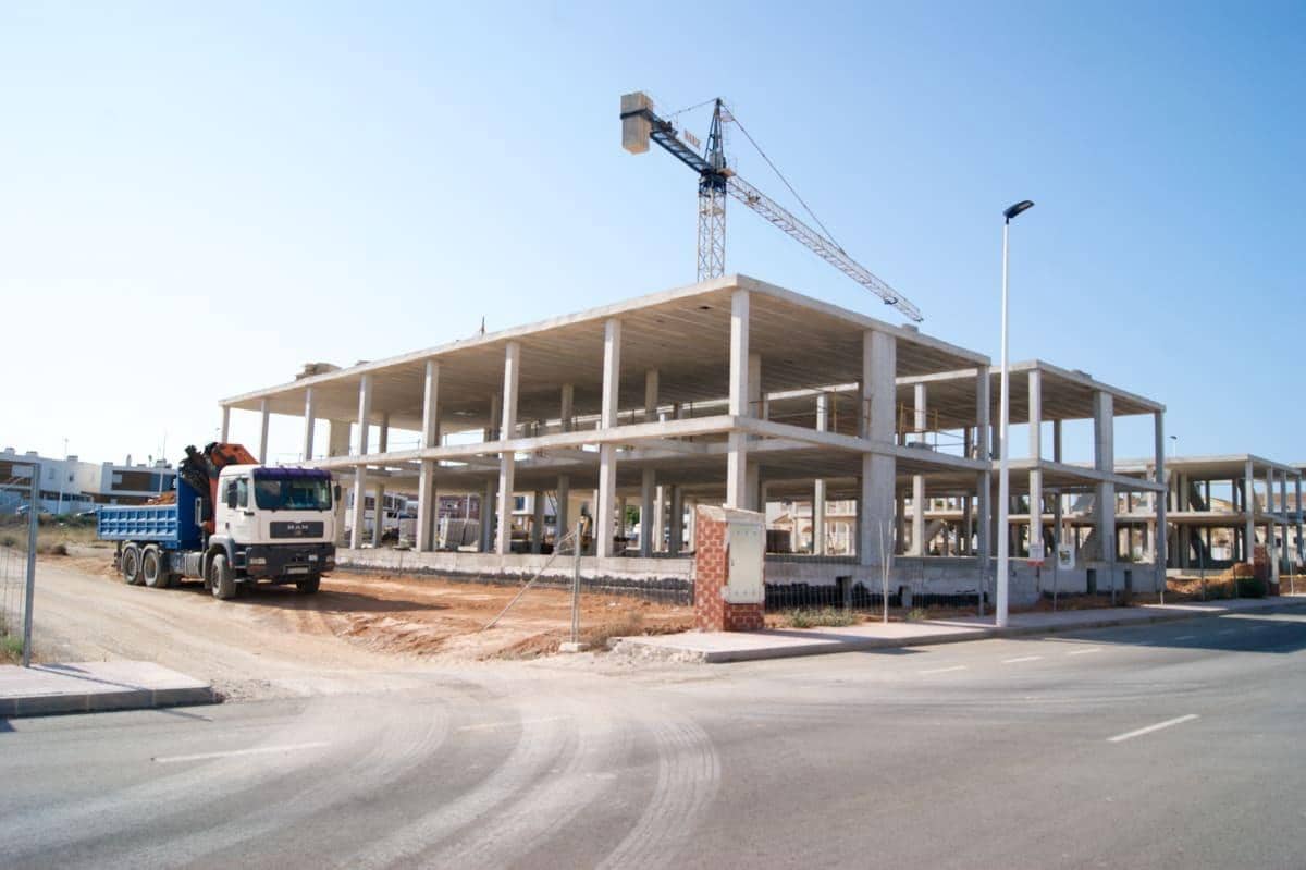 Bungalow de 3 habitaciones en Gran Alacant en venta con piscina - 276.000 € (Ref: 9533808)