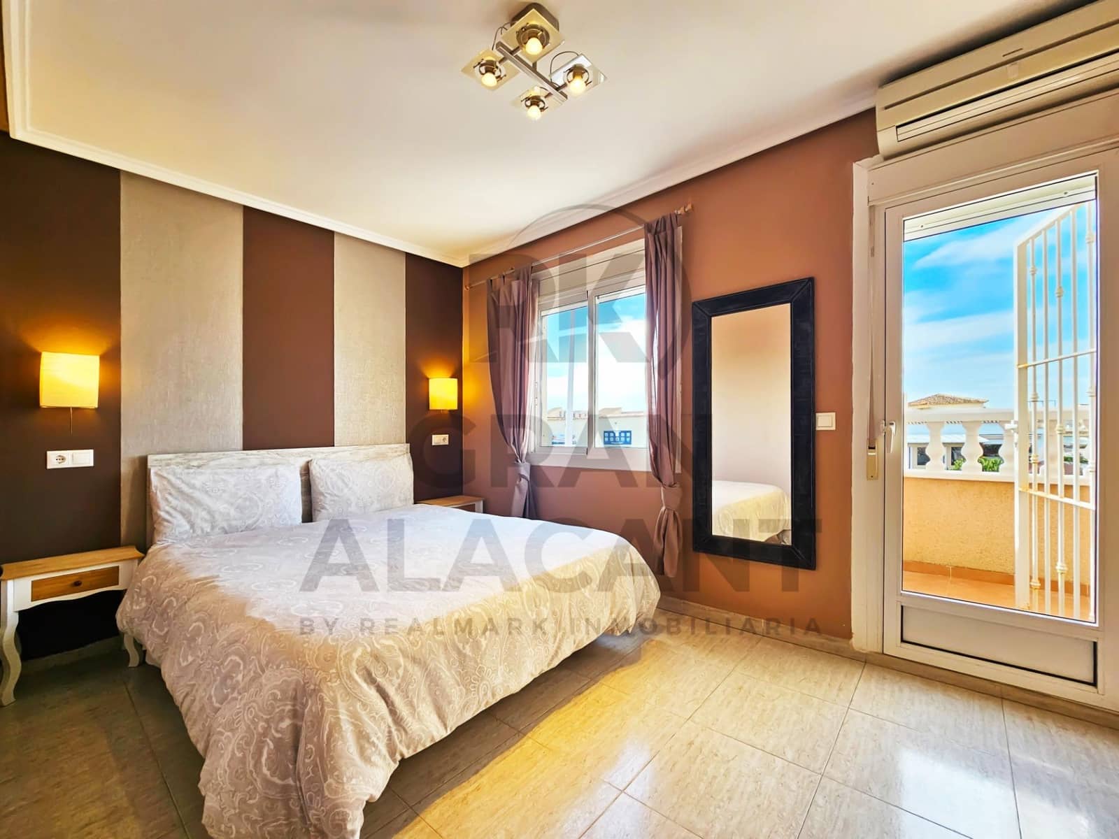 3 quarto Bungalow para venda em Gran Alacant com piscina garagem - 249 000 € (Ref: 9548275)