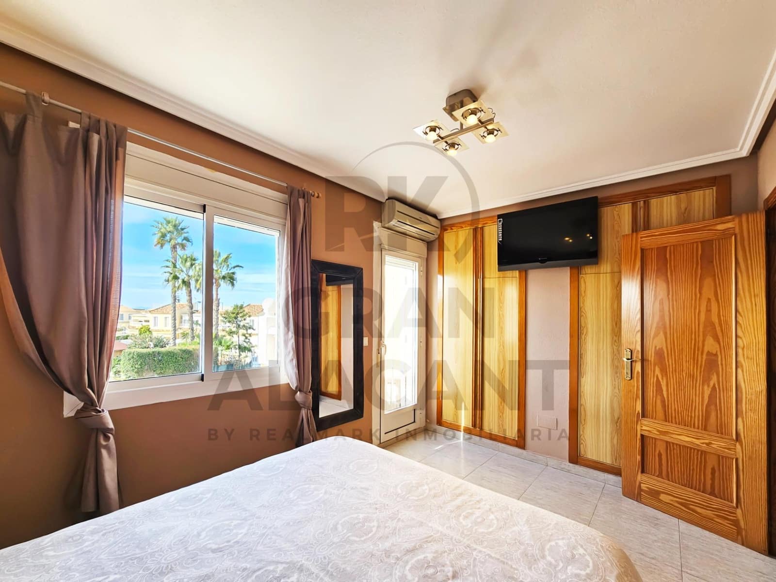 3 quarto Bungalow para venda em Gran Alacant com piscina garagem - 249 000 € (Ref: 9548275)