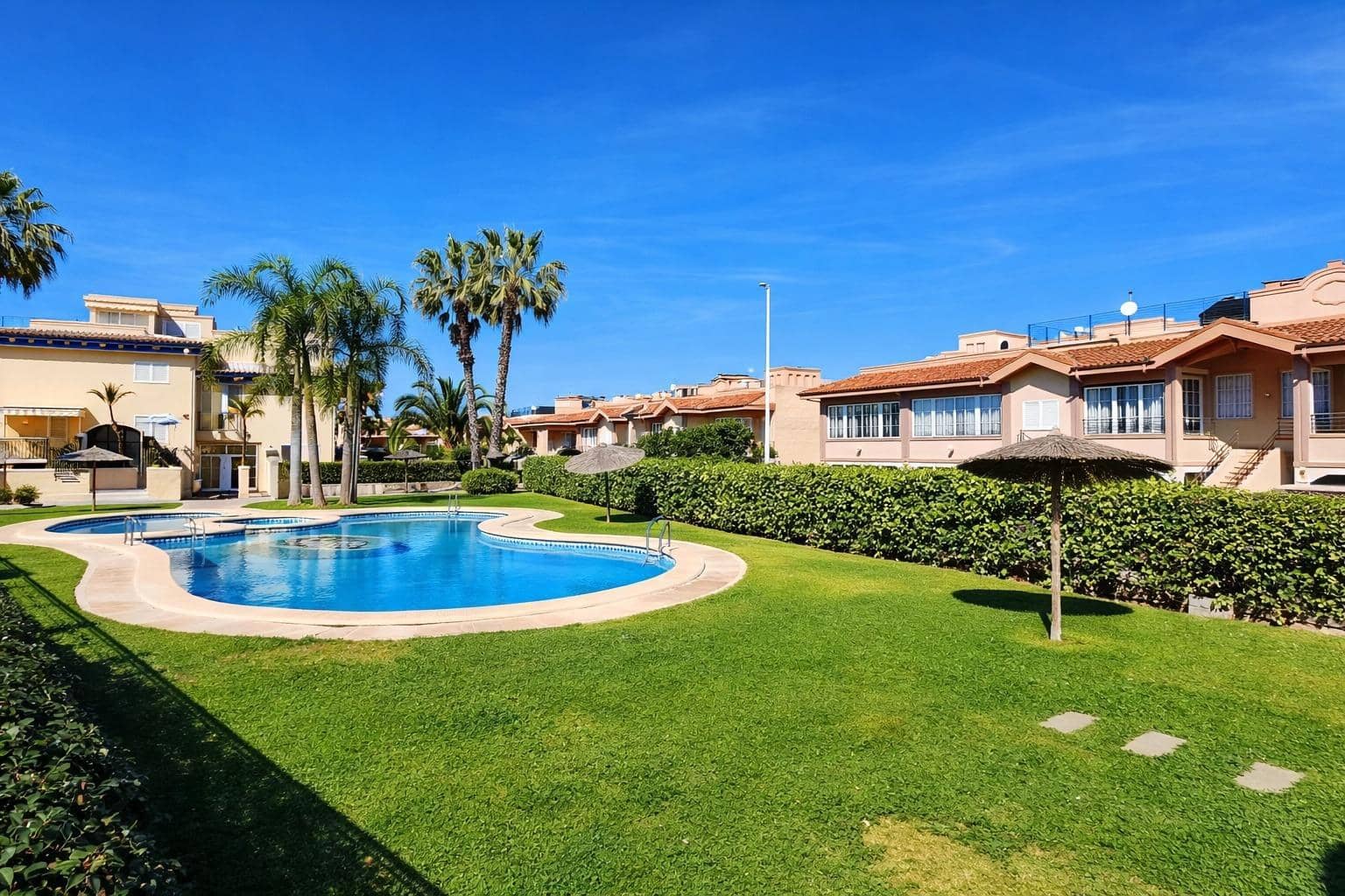 2 bedroom Bungalow for sale in Gran Alacant with pool - € 229,000 (Ref: 9619318)