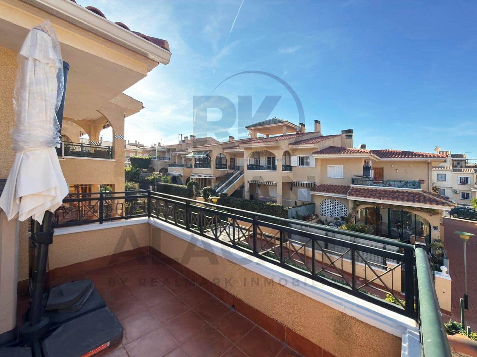 Bungalow de 3 habitaciones en Gran Alacant en venta con piscina garaje - 285.000 € (Ref: 9627599)