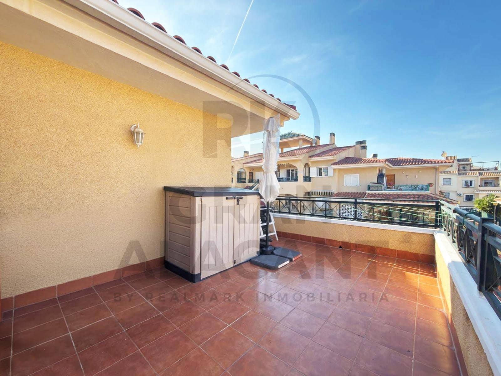 Bungalow de 3 habitaciones en Gran Alacant en venta con piscina garaje - 285.000 € (Ref: 9627599)