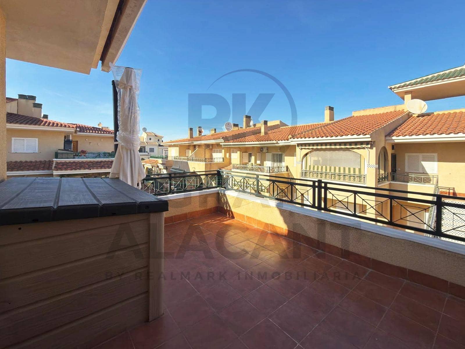 Bungalow de 3 habitaciones en Gran Alacant en venta con piscina garaje - 285.000 € (Ref: 9627599)