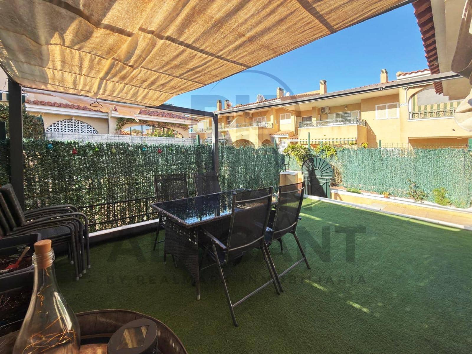 Bungalow de 3 habitaciones en Gran Alacant en venta con piscina garaje - 285.000 € (Ref: 9627599)