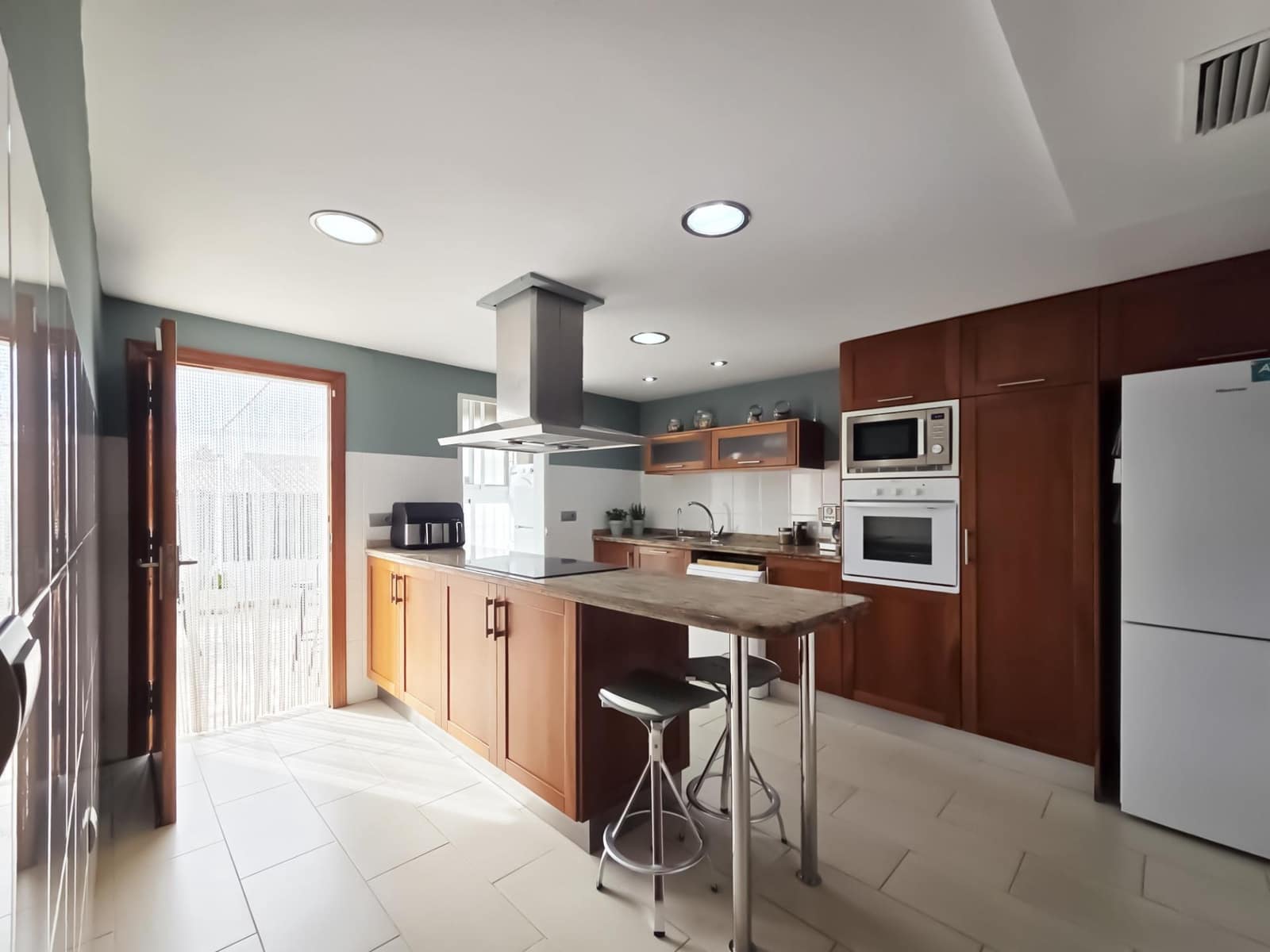 Bungalow de 3 habitaciones en Gran Alacant en venta con piscina garaje - 315.000 € (Ref: 9627600)