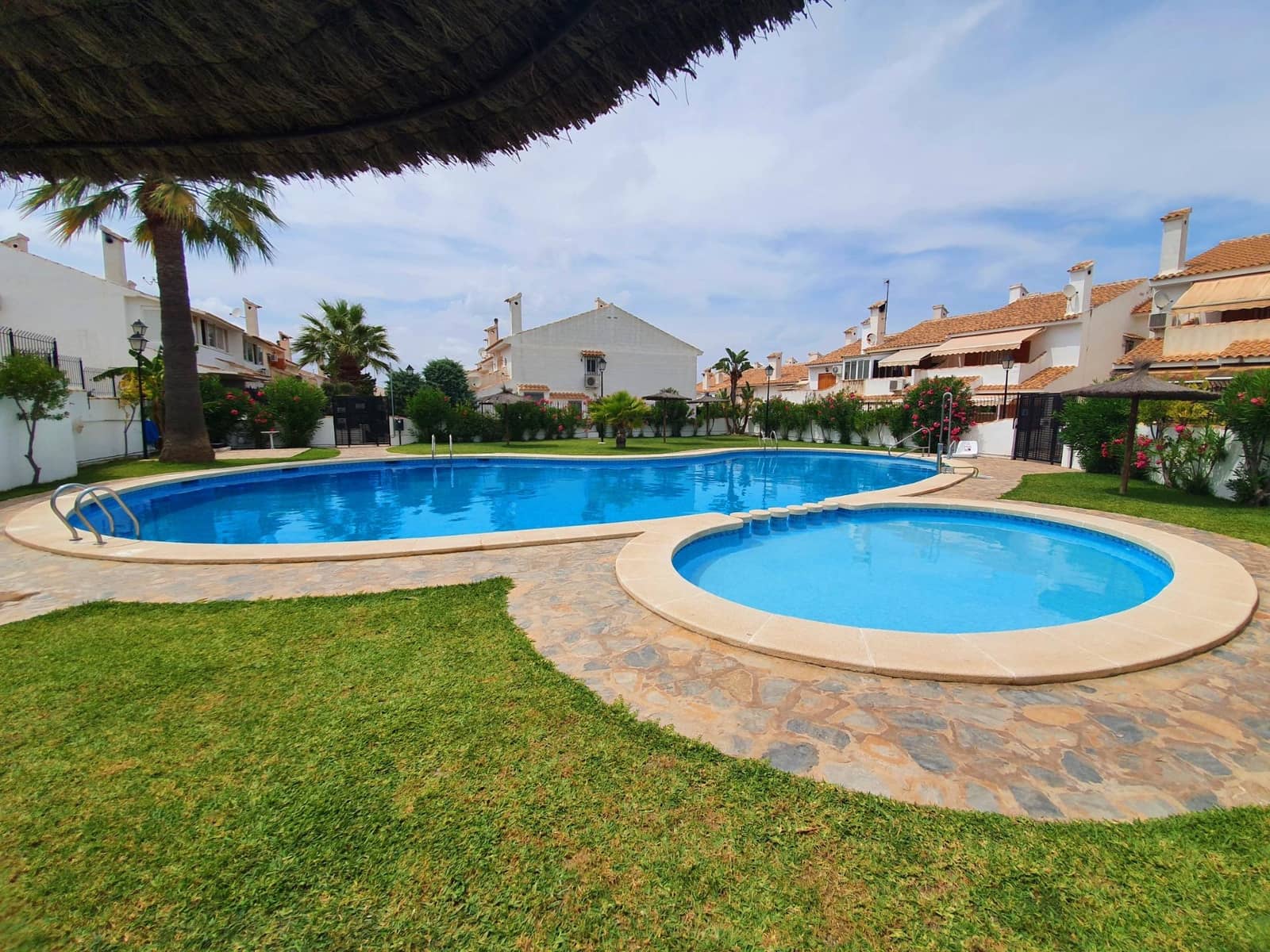 Bungalow de 3 habitaciones en Gran Alacant en venta con piscina garaje - 315.000 € (Ref: 9627600)