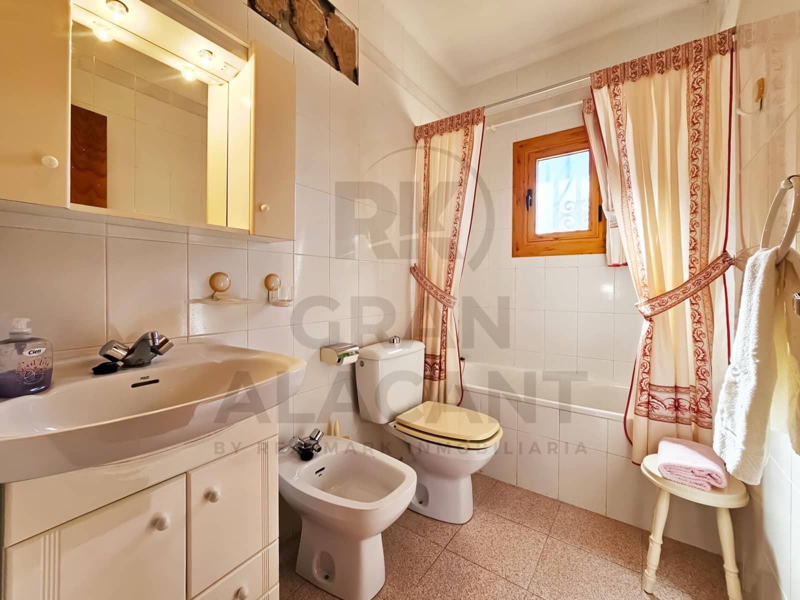 2 sovrum Bungalow till salu i Gran Alacant med pool - 225 000 € (Ref: 9630029)