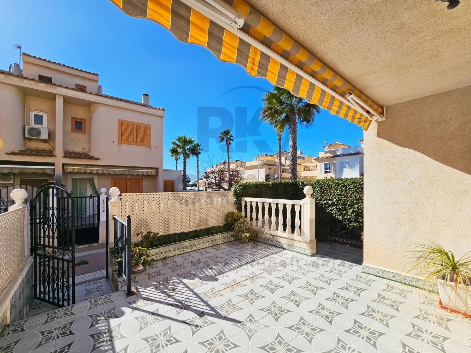 2 sovrum Bungalow till salu i Gran Alacant med pool - 225 000 € (Ref: 9630029)