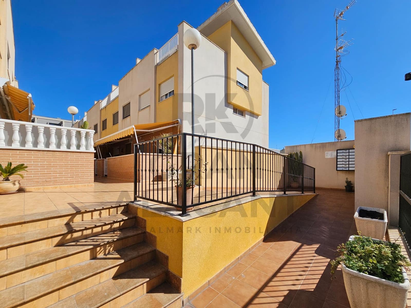 4 bedroom Bungalow for sale in Santa Pola with pool garage - € 289,900 (Ref: 9634335)