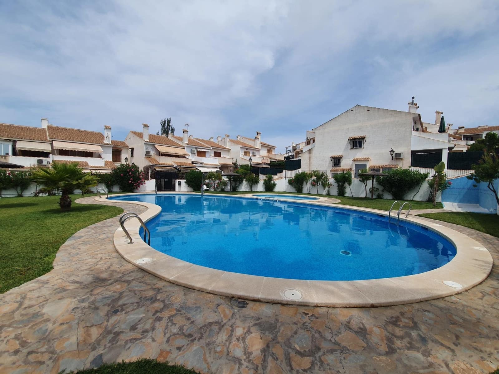 3 sypialnia Bungalow na sprzedaż w Gran Alacant z basenem garażem - 279 900 € (Ref: 9634336)