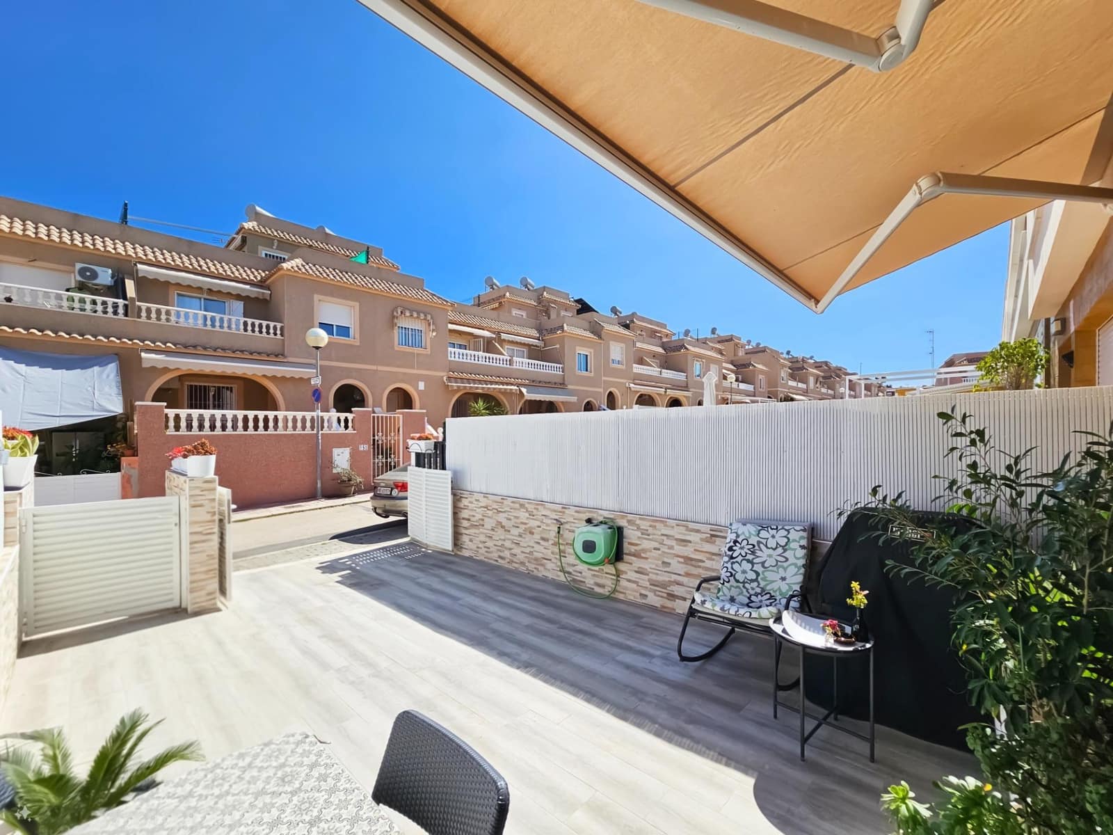 Bungalow de 2 habitaciones en Gran Alacant en venta con piscina - 299.000 € (Ref: 9726672)