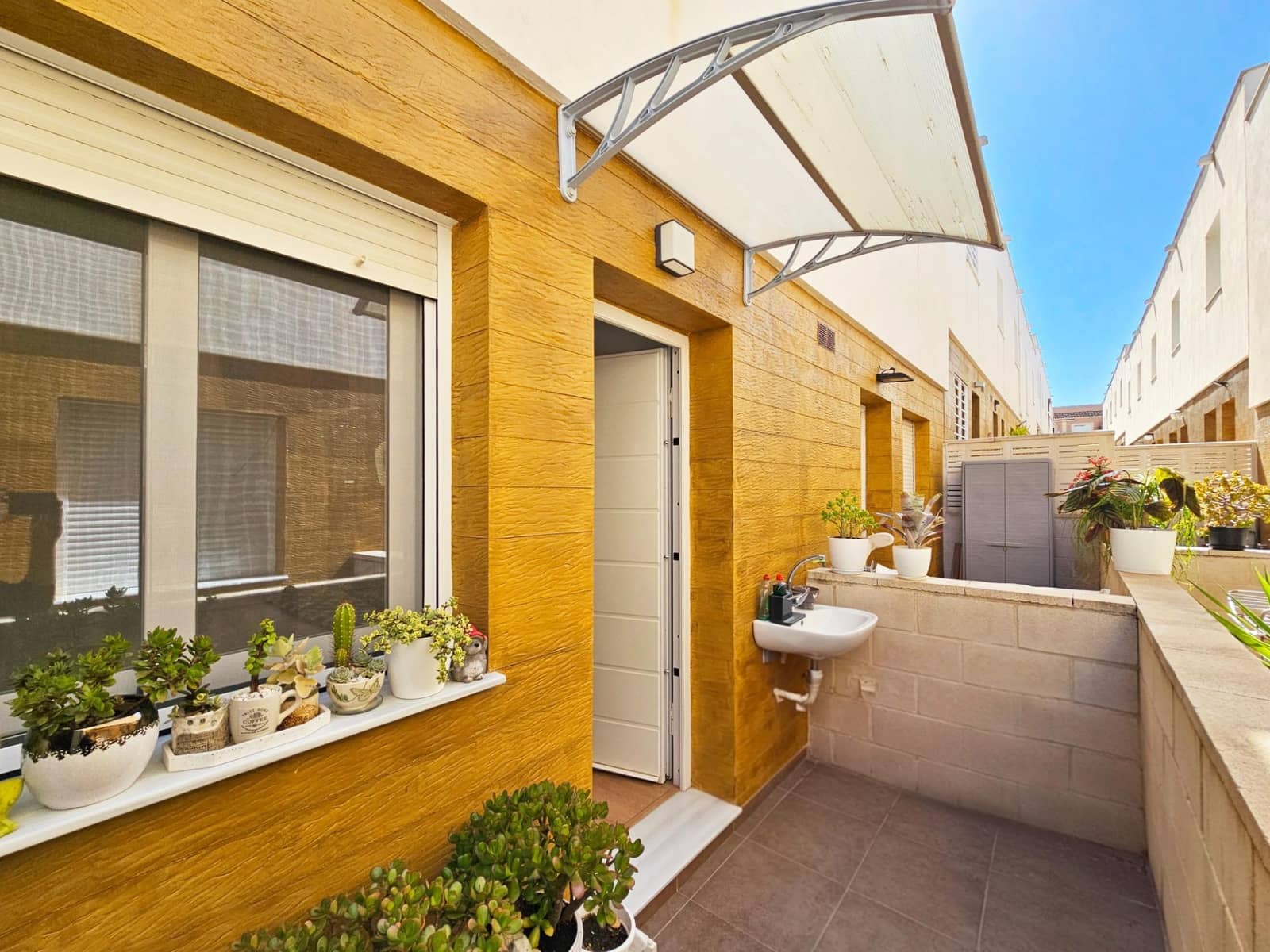 Bungalow de 2 habitaciones en Gran Alacant en venta con piscina - 299.000 € (Ref: 9726672)