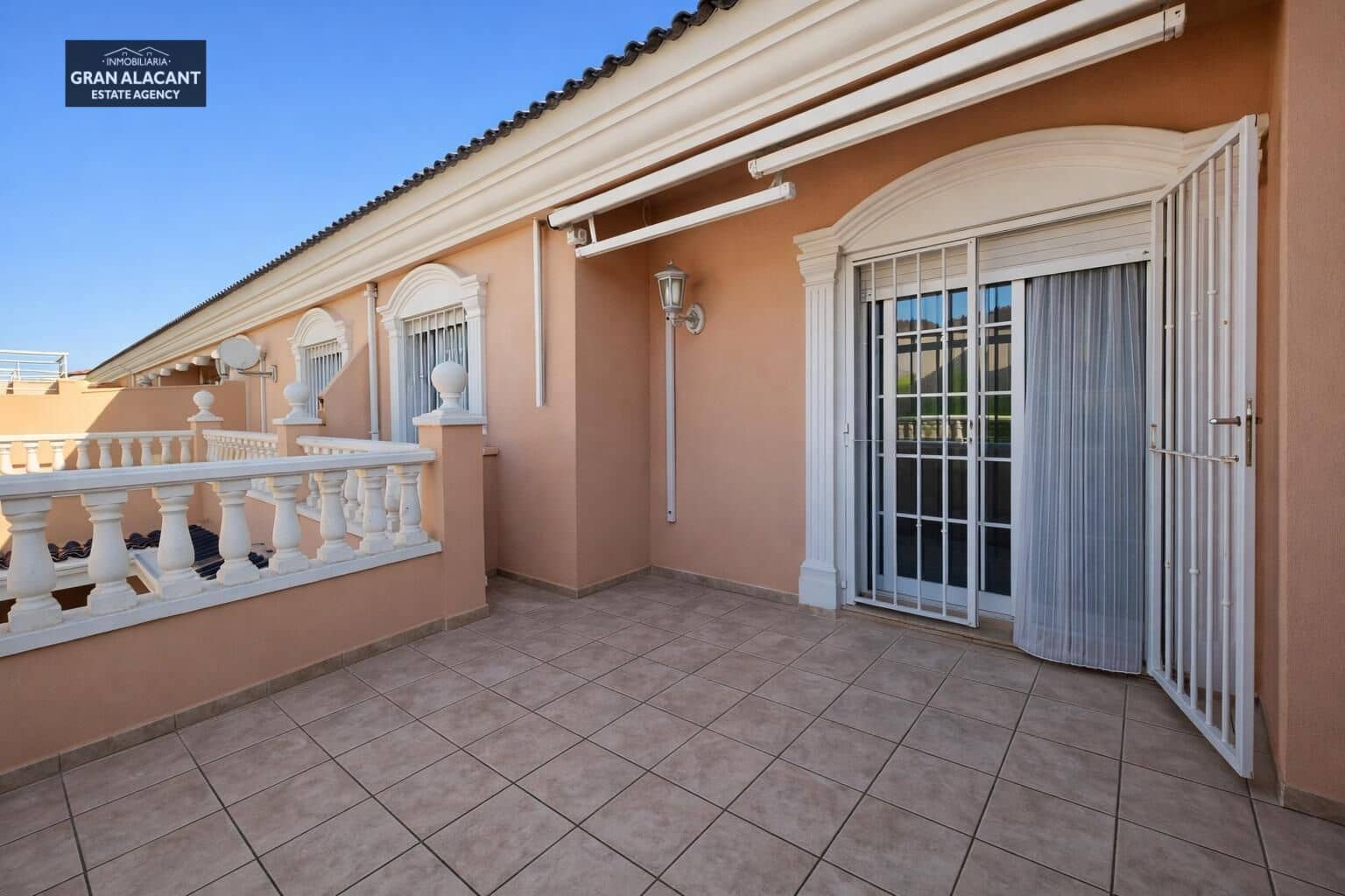 2 sovrum Bungalow till salu i Gran Alacant med pool garage - 265 000 € (Ref: 9755731)