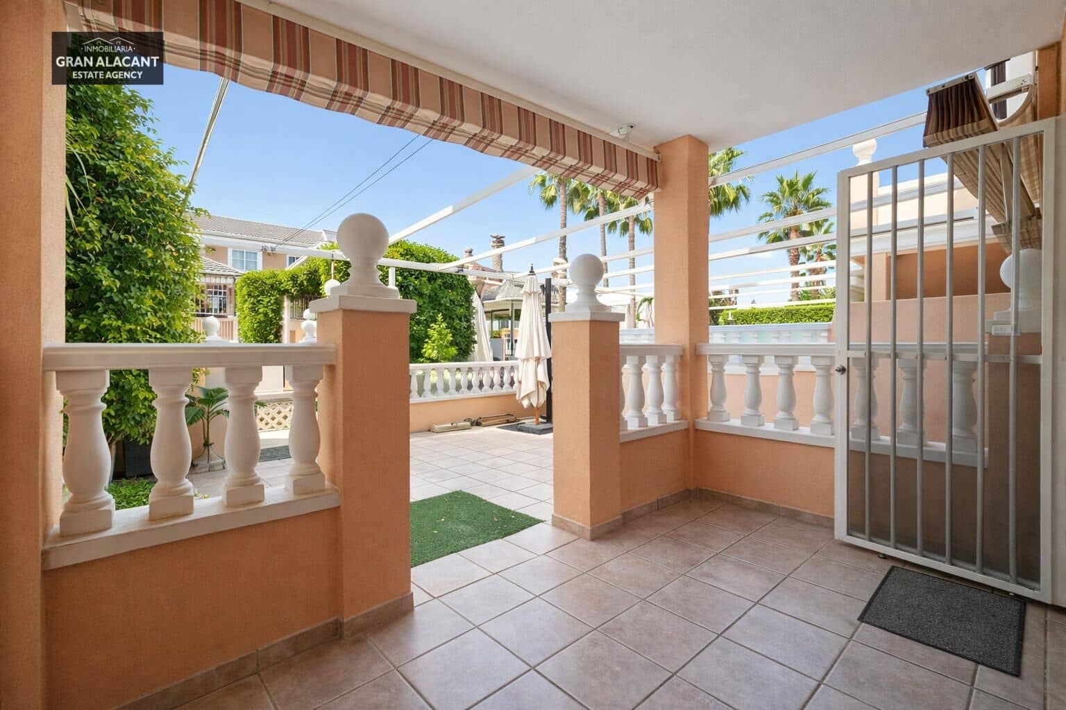 2 sovrum Bungalow till salu i Gran Alacant med pool garage - 265 000 € (Ref: 9755731)