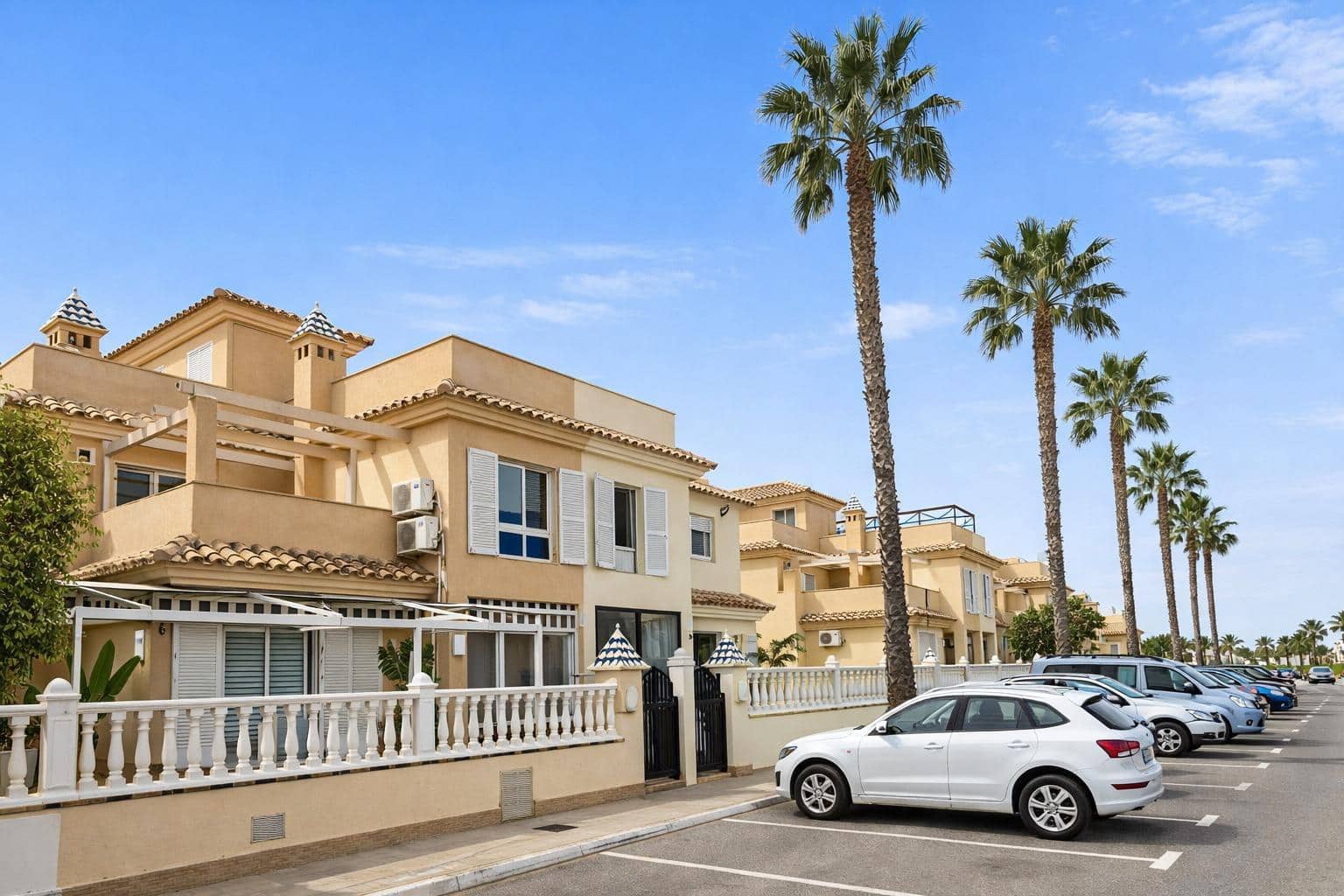 3 makuuhuone Bungalow myytävänä paikassa Gran Alacant mukana uima-altaan - 290 000 € (Ref: 9755732)