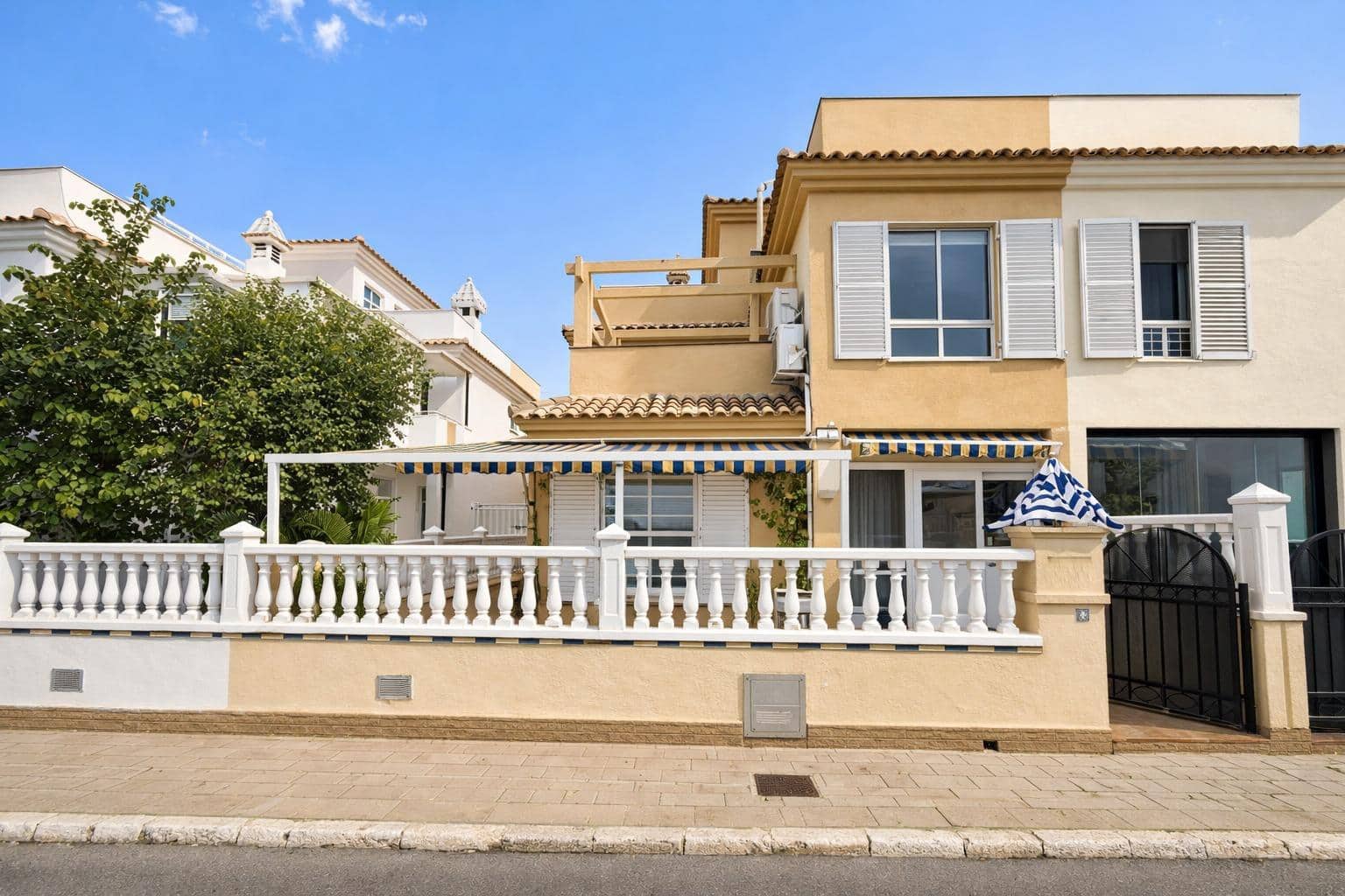 3 makuuhuone Bungalow myytävänä paikassa Gran Alacant mukana uima-altaan - 290 000 € (Ref: 9755732)