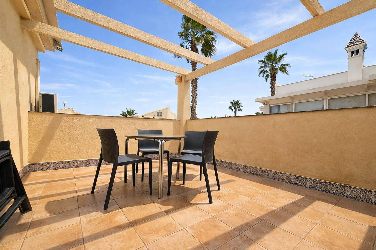 3 makuuhuone Bungalow myytävänä paikassa Gran Alacant mukana uima-altaan - 290 000 € (Ref: 9755732)