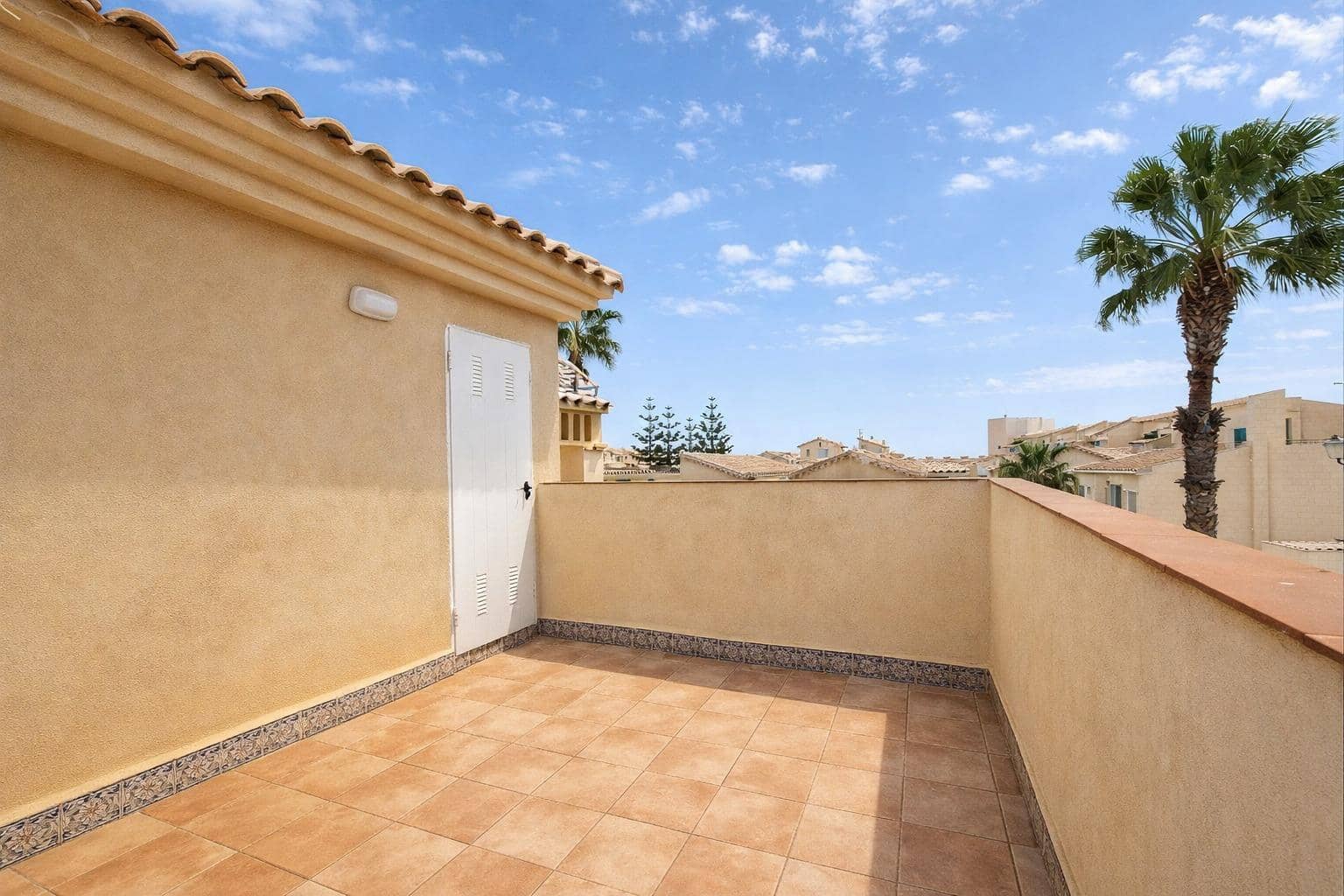 3 makuuhuone Bungalow myytävänä paikassa Gran Alacant mukana uima-altaan - 290 000 € (Ref: 9755732)