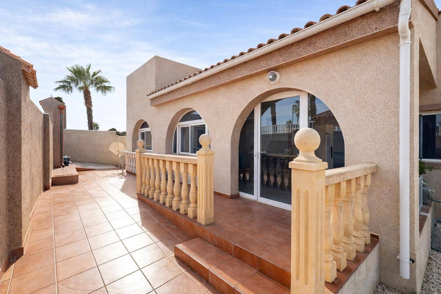 3 soverom Villa til leie i Gran Alacant med svømmebasseng garasje - € 2 500 (Ref: 9783029)