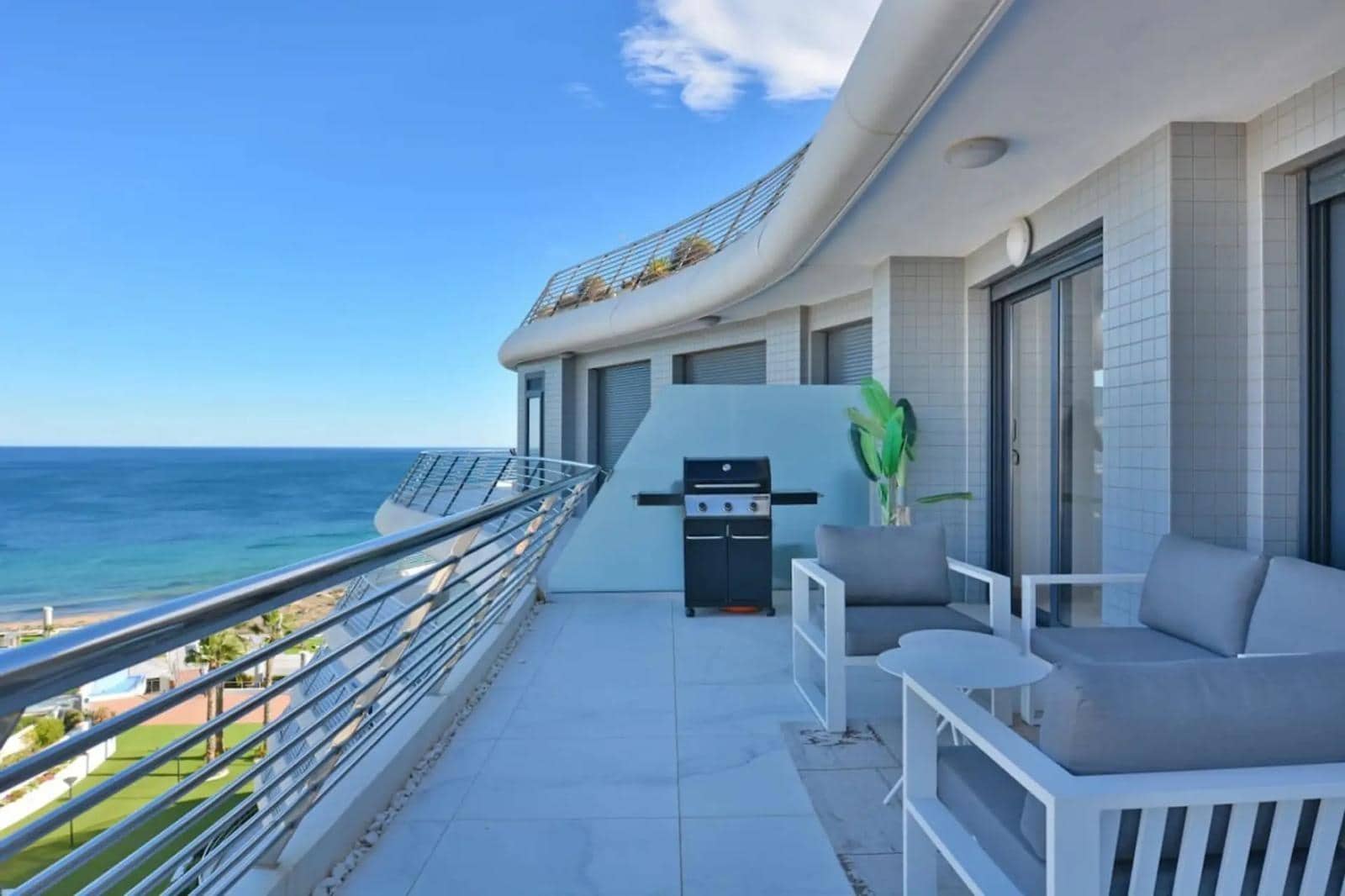 2 bedroom Penthouse for sale in Arenales del Sol with pool garage - € 599,500 (Ref: 9797150)