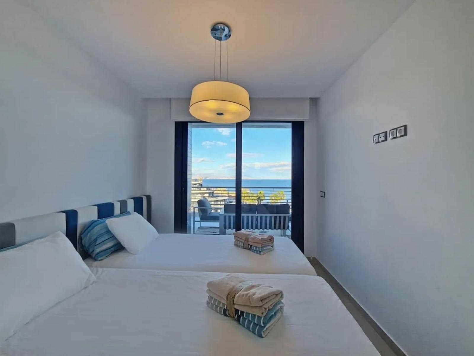 2 bedroom Penthouse for sale in Arenales del Sol with pool garage - € 599,500 (Ref: 9797150)
